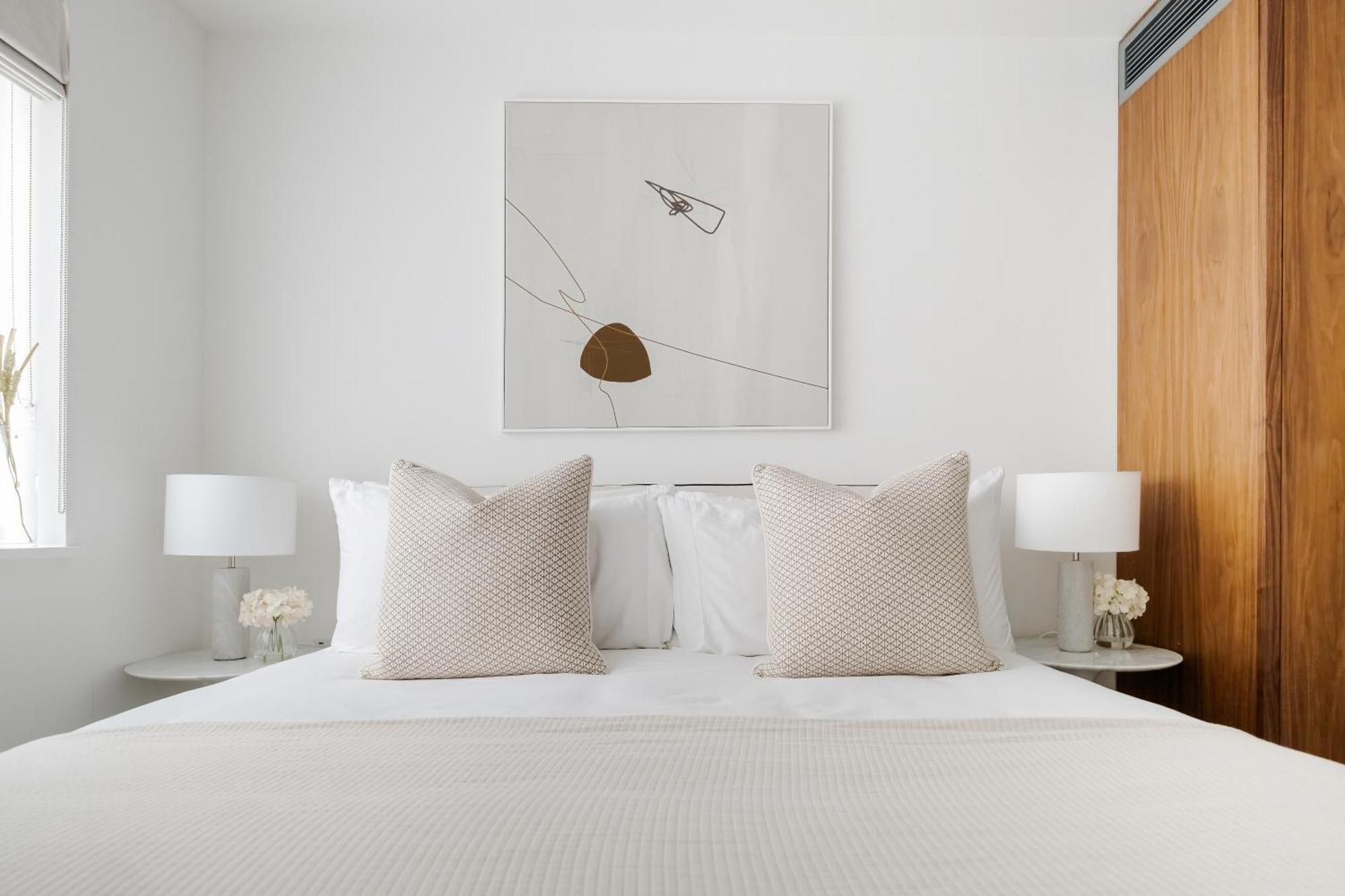 Luxury Mayfair Townhouse With A/c 3br 3ba