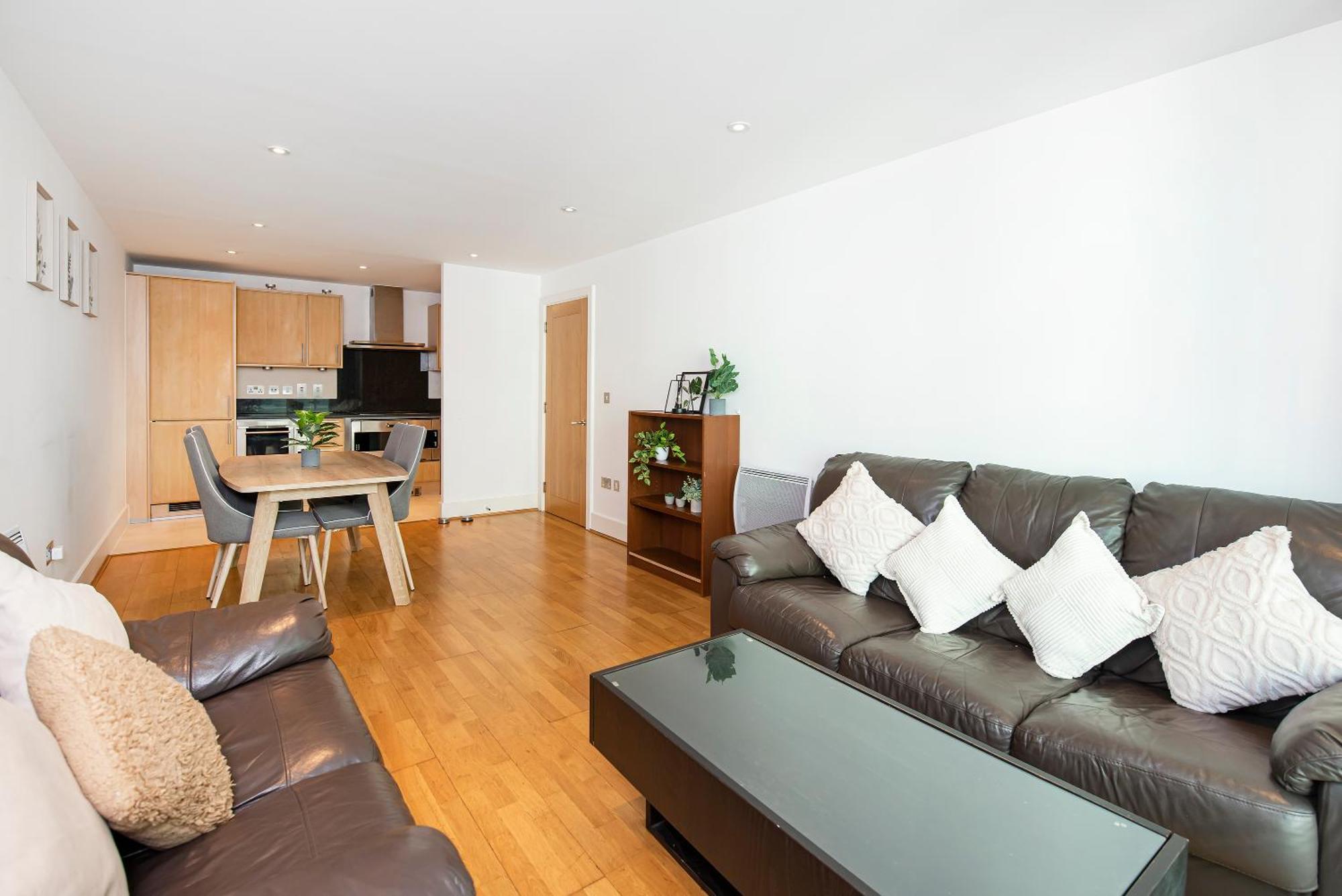 Compact 2 Bed Good Transport Links * Londres