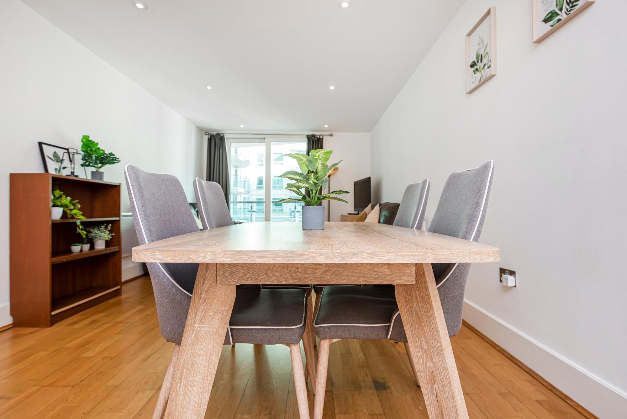 Compact 2 Bed Good Transport Links *