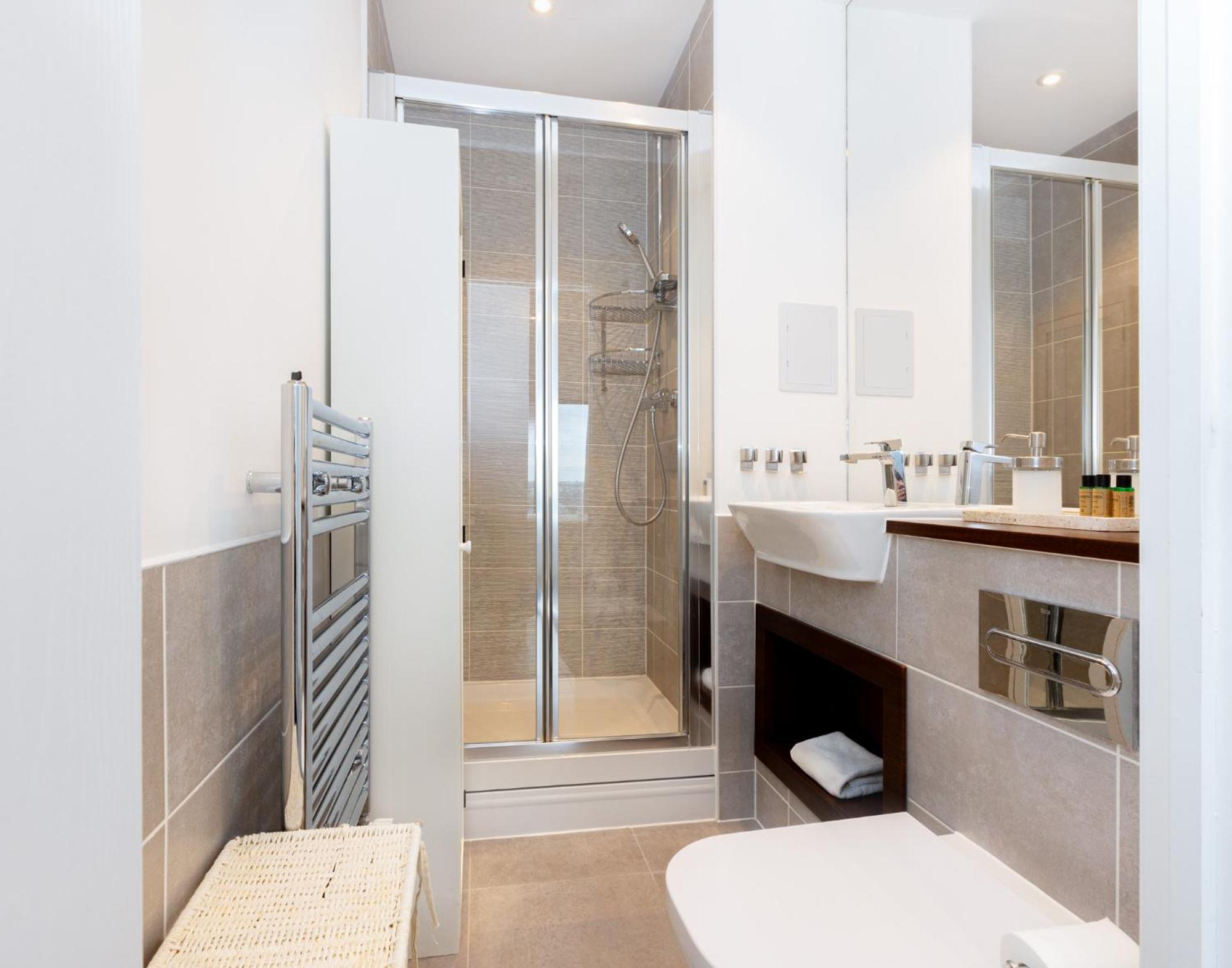 Apartment Sensational 2br Wviews & Balcony In Wandsworth London