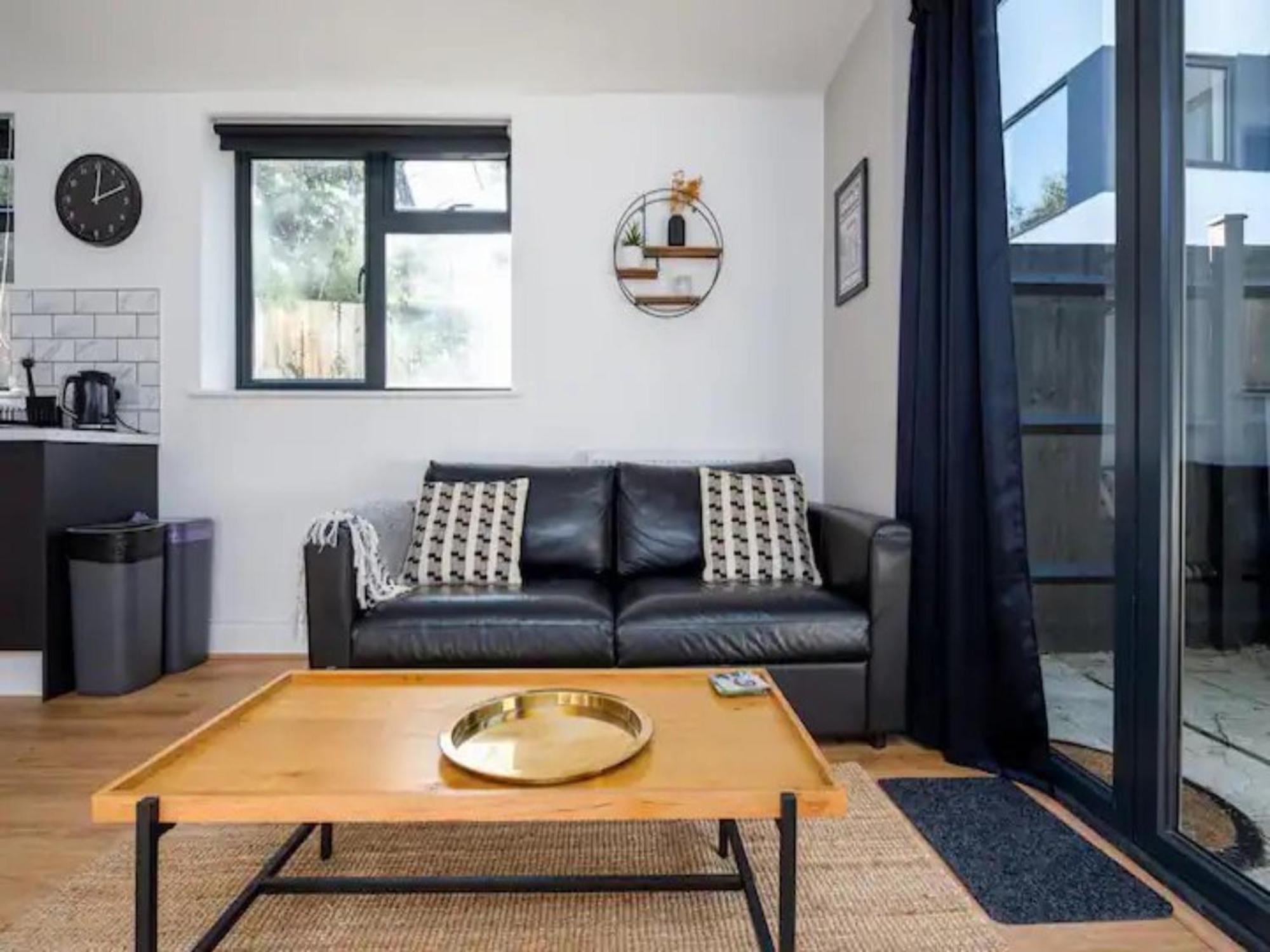 Apartment Pass The Keys Modern And Bright Minutes From London