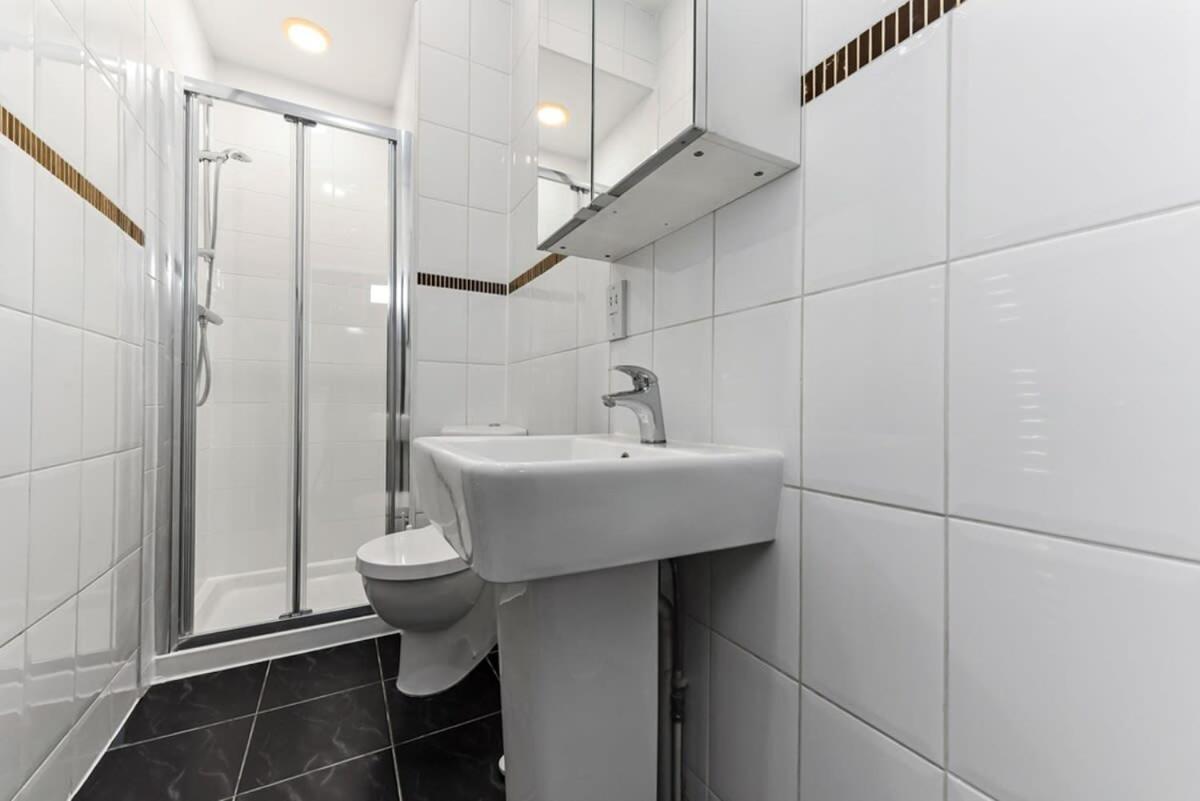 Modern 2 Bedroom Flat For 4 In Greater *