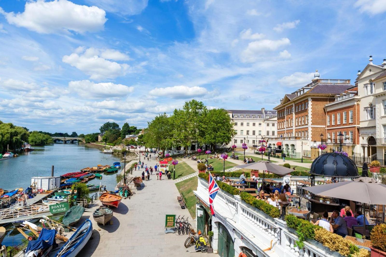 Apartment Luxury 2 Bed Vauxhall, Balcony, Sleeps 4, - Open For Business Stays, Long Stays, Families Relocating London
