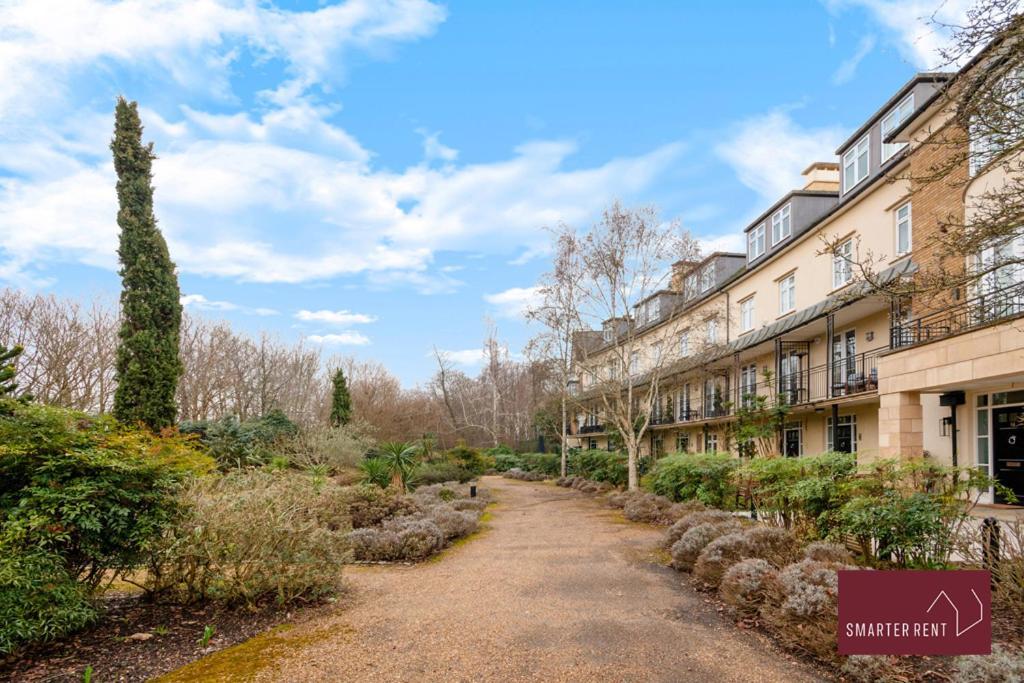 Richmond - 5 Bedroom Townhouse With Parking & Garden * London