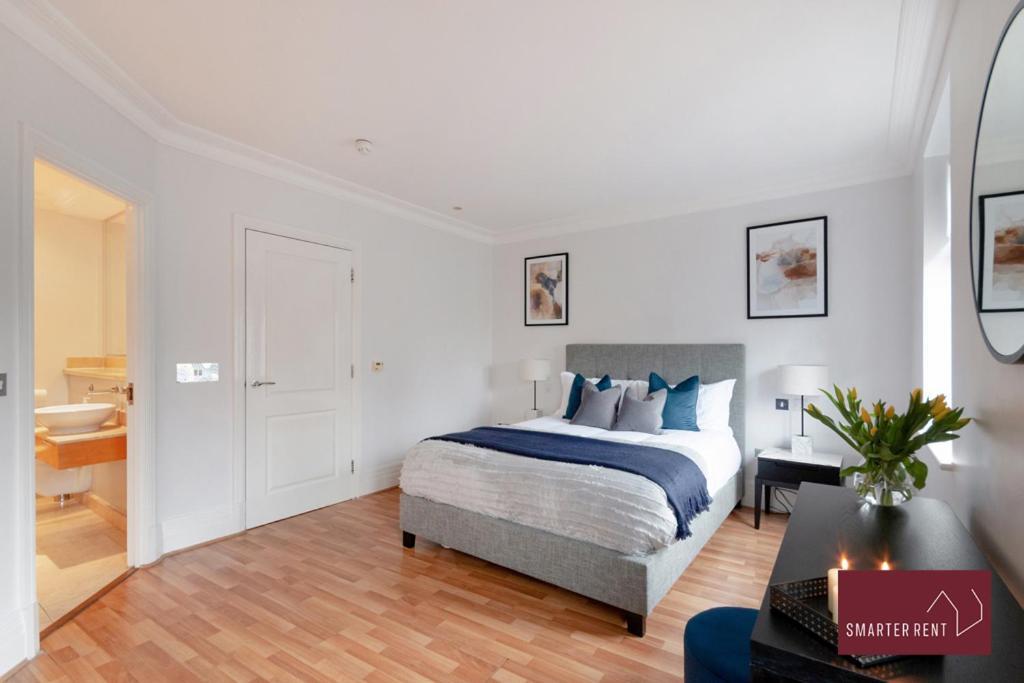 Richmond - 5 Bedroom Townhouse With Parking & Garden *