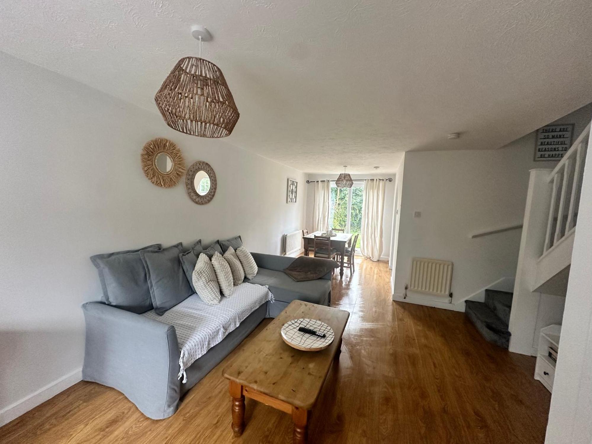 3 Bedroom House 2 Stops From Bridge Сasa de vacaciones