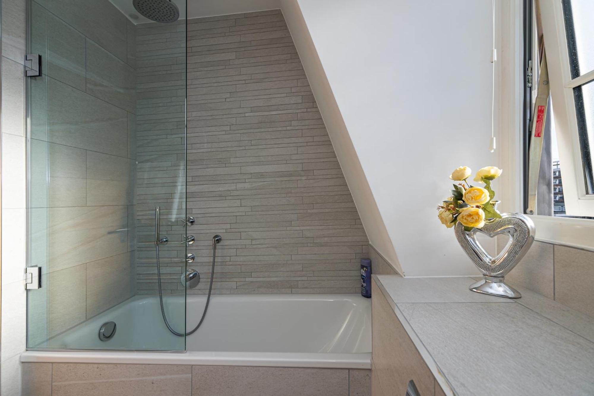 Stunning 1-bedroom Penthouse In Marble Arch 72 * Londres