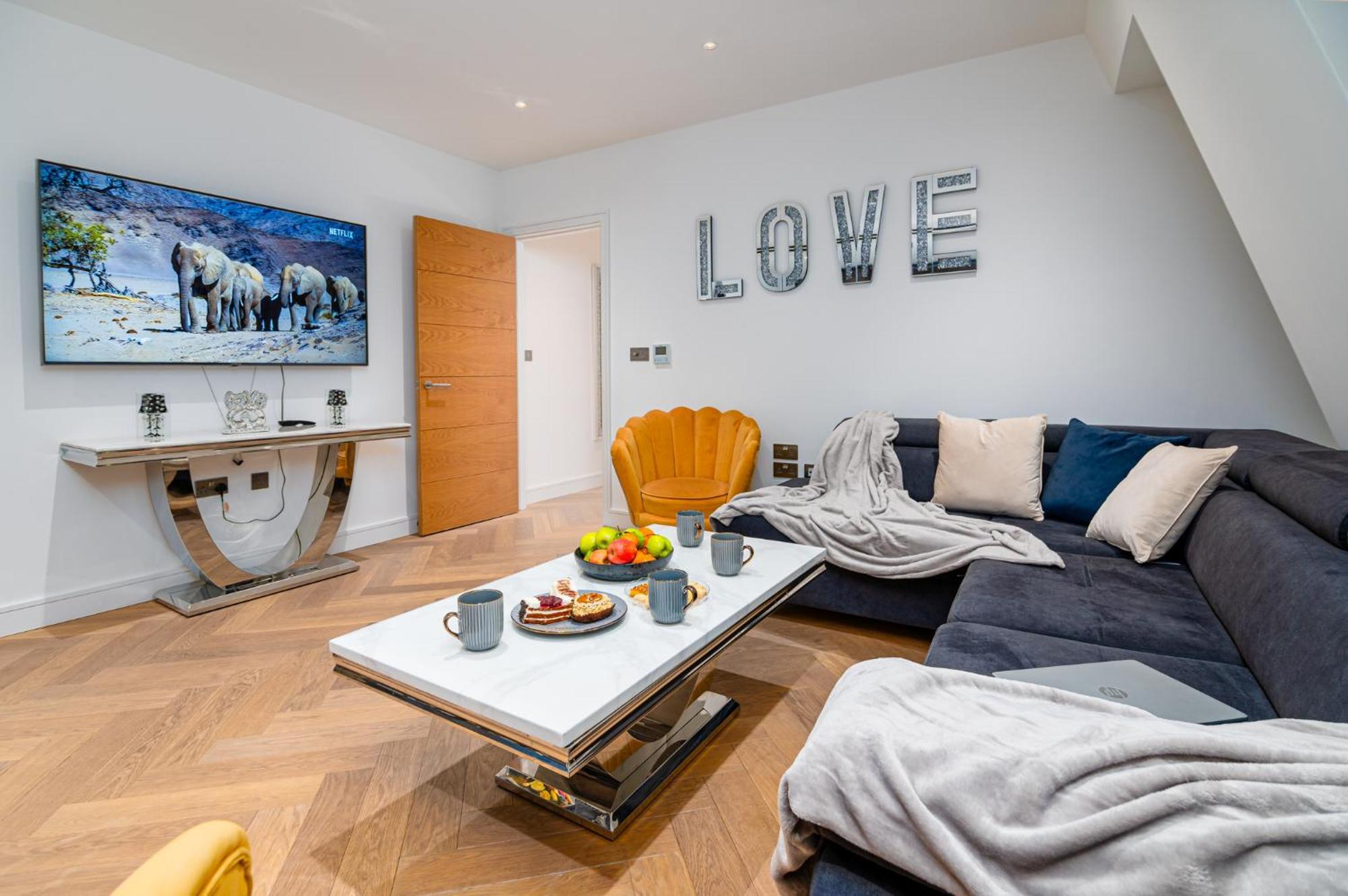 Spectacular 2-bedroom Penthouse In Marble Arch 75 Apartamento