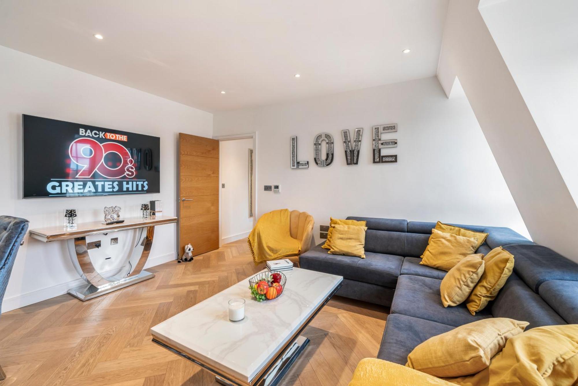 Spectacular 2-bedroom Penthouse In Marble Arch 75 Apartamento