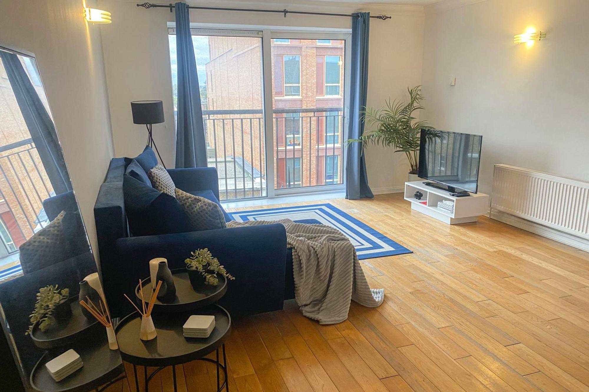 Spacious 2 Bed Flat In Wimbledon With Private Parking Apartment *