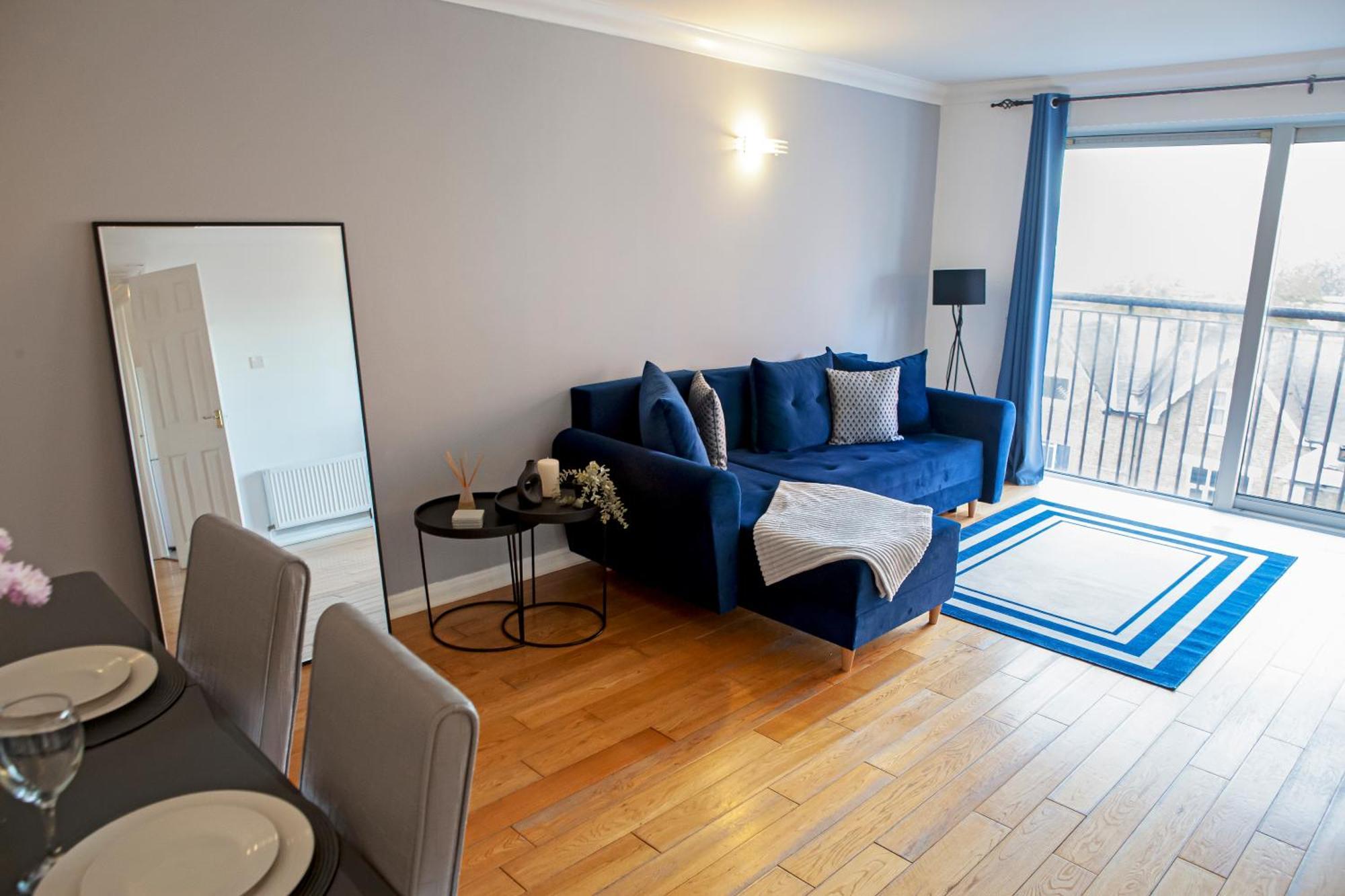 Spacious 2 Bed Flat In Wimbledon With Private Parking Apartment London