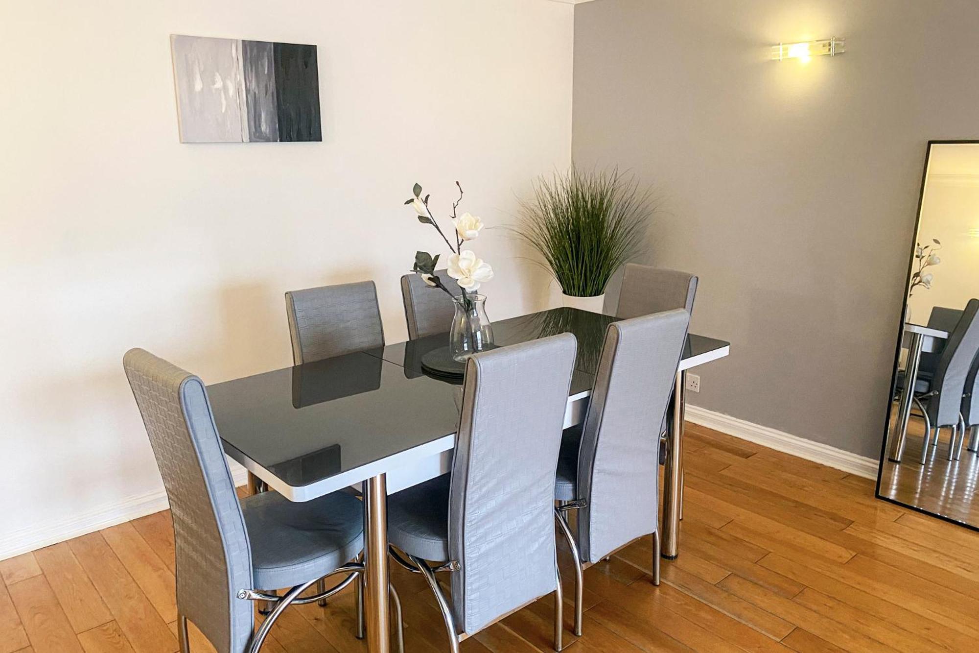 Apartment Spacious 2 Bed Flat In Wimbledon With Private Parking London