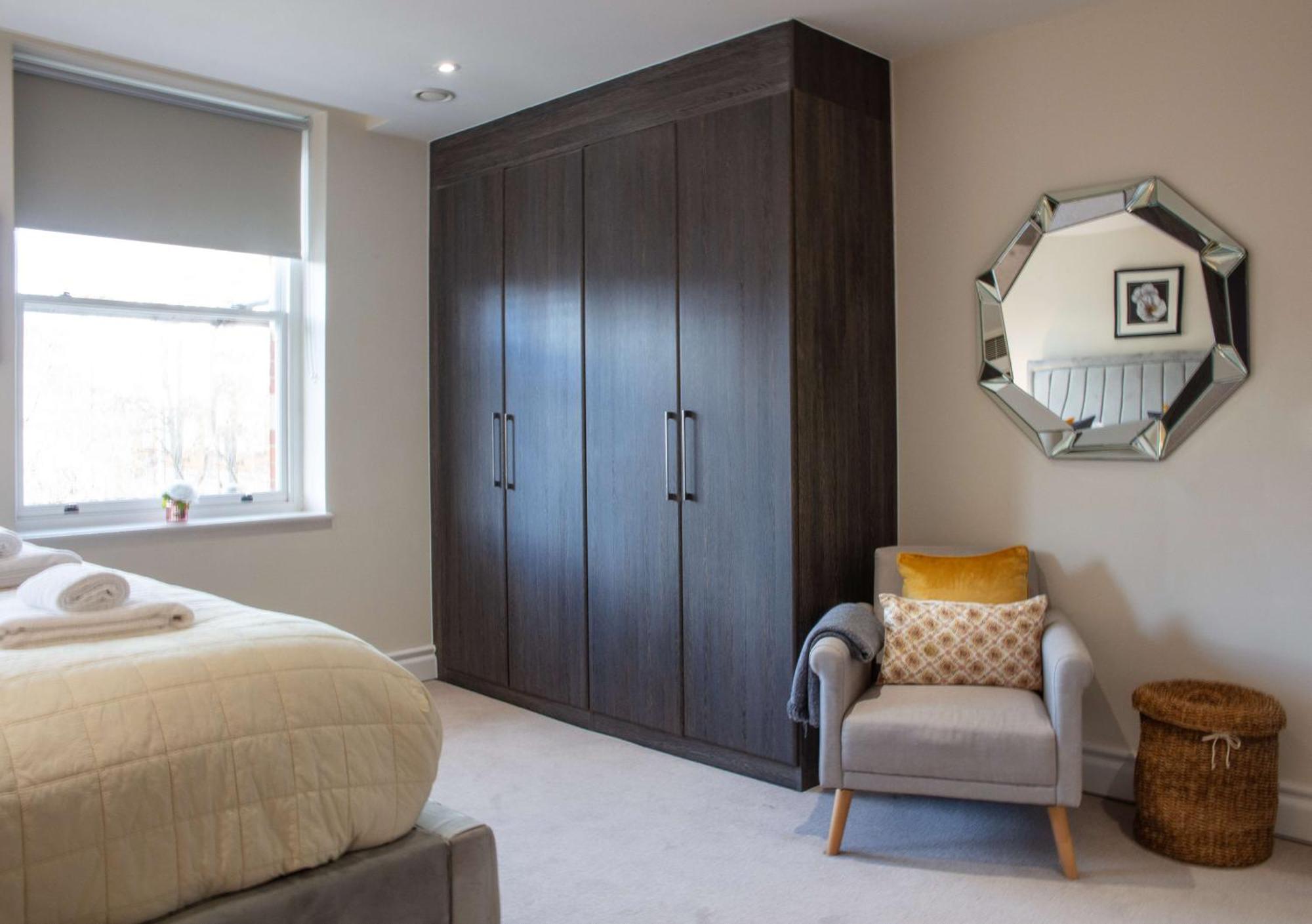 Kensington High Street One Bed *