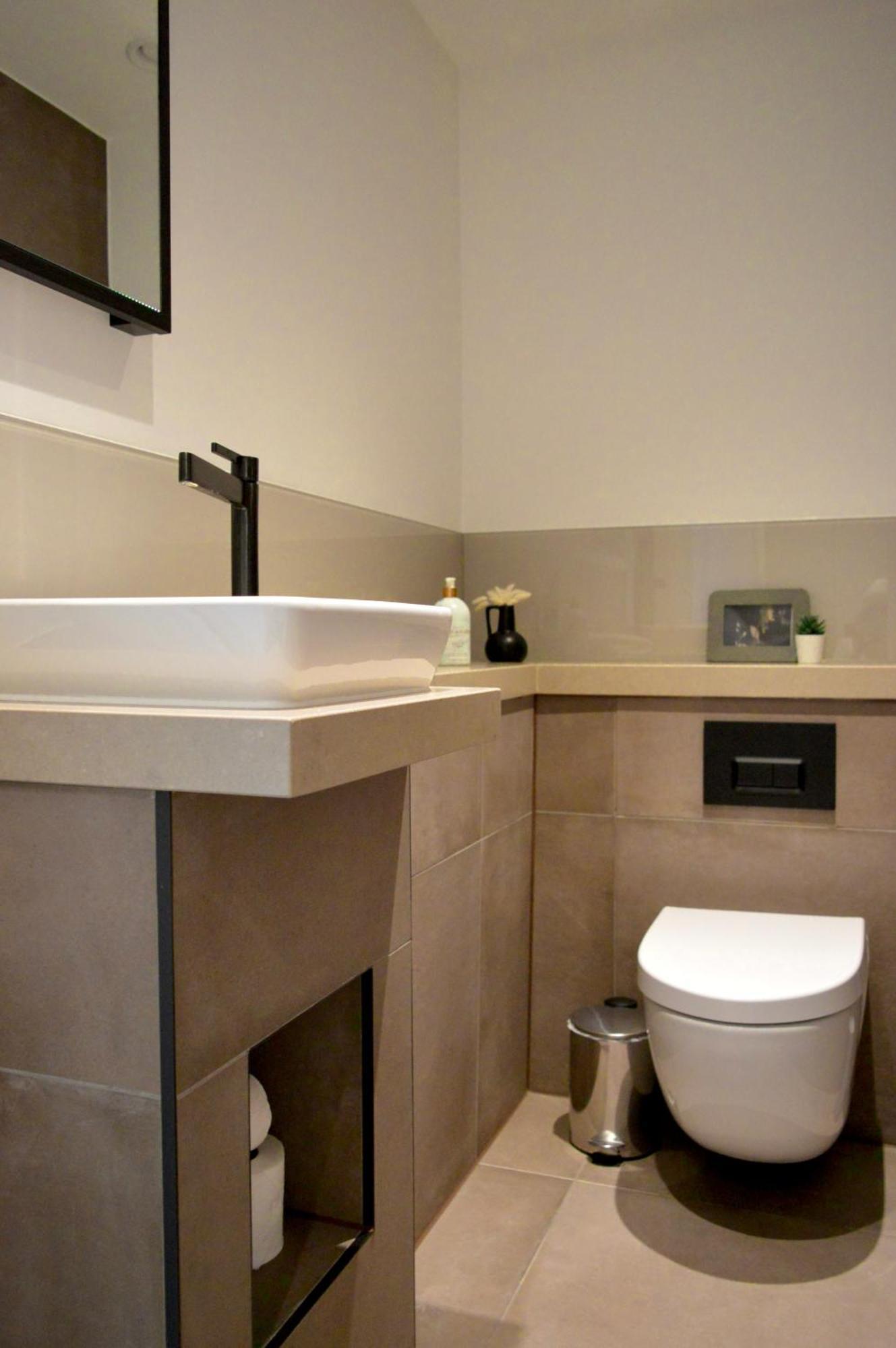 Luxury 2 Bed Vauxhall, Balcony, Sleeps 4, - Open For Business Stays, Long Stays, Families Relocating Apartment