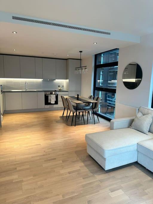 Stylist 2 Bedroom In Appartement