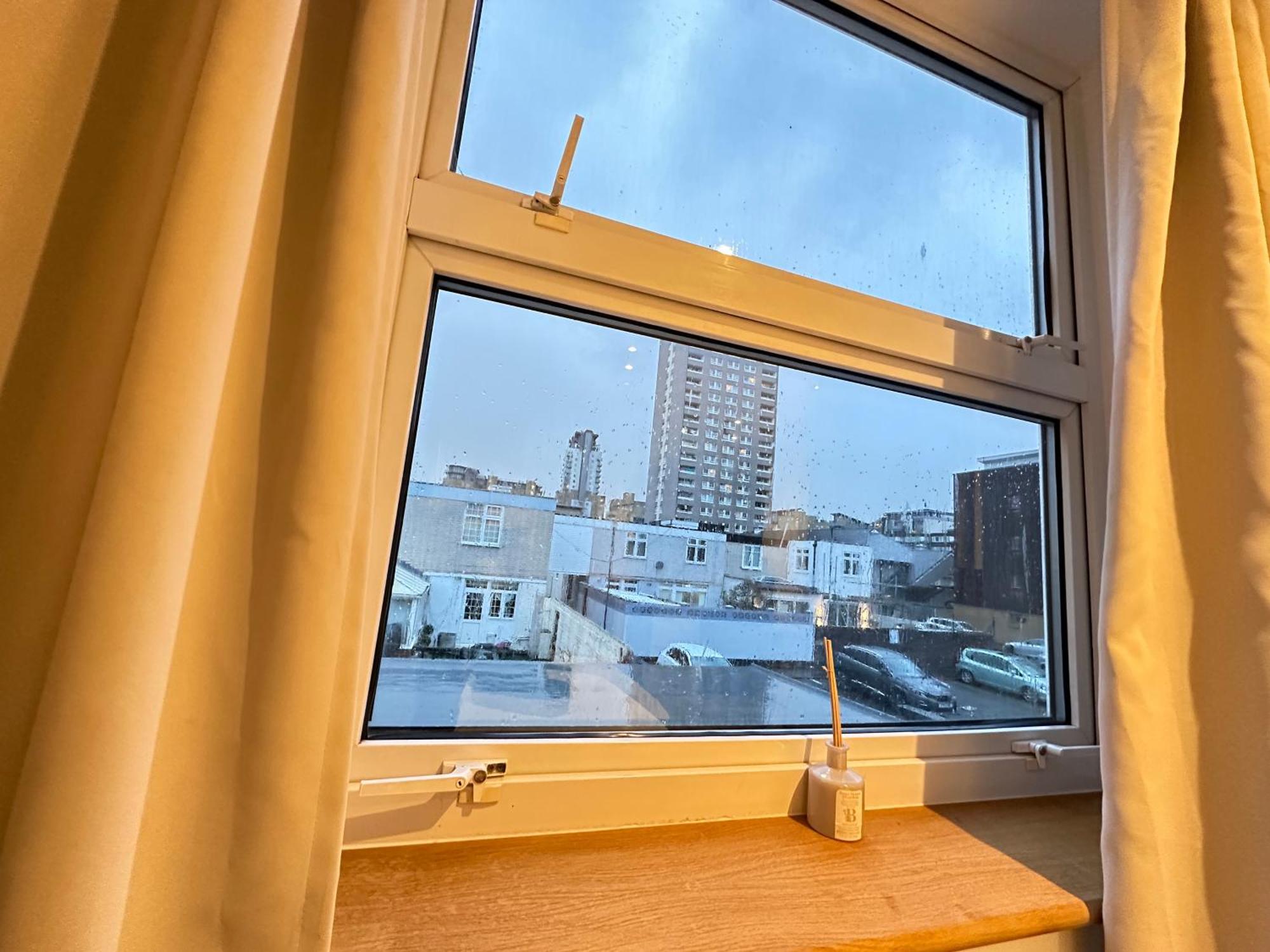 Spacious En-suite Private Bath And Kitchen Studio Flat Canary Wharf No 3 Apartamento