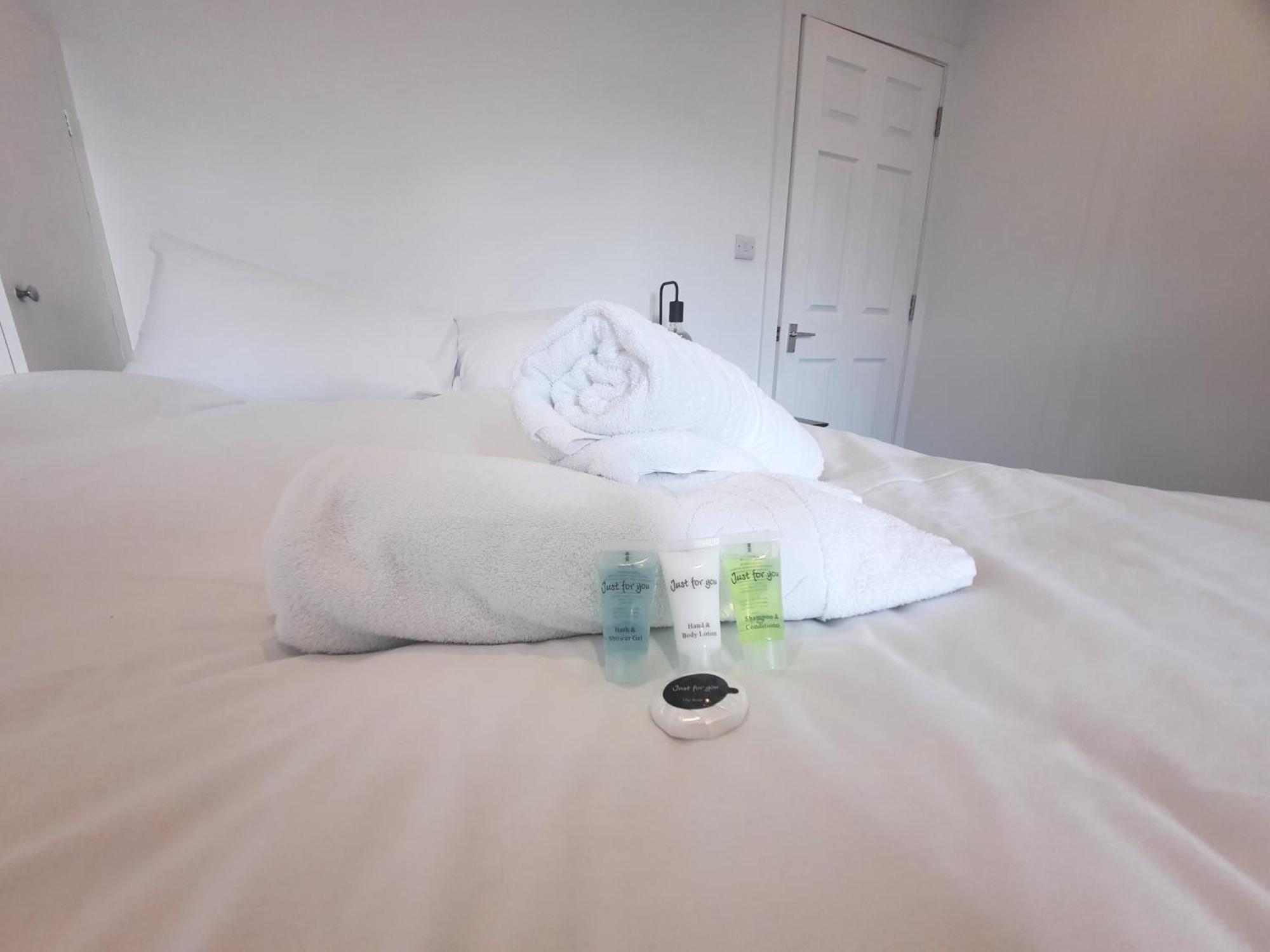 Acton Town Luxe - Spacious Modern Near Westfield & Nature, Pets Welcome! *