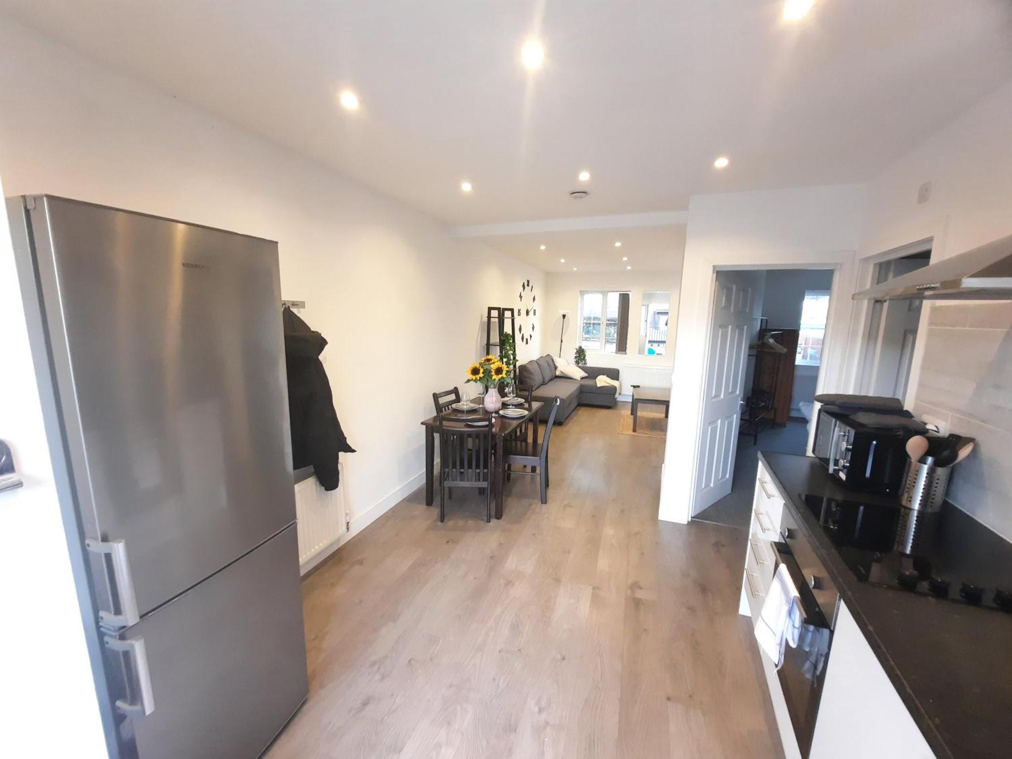 Acton Town Luxe - Spacious Modern Near Westfield & Nature, Pets Welcome!