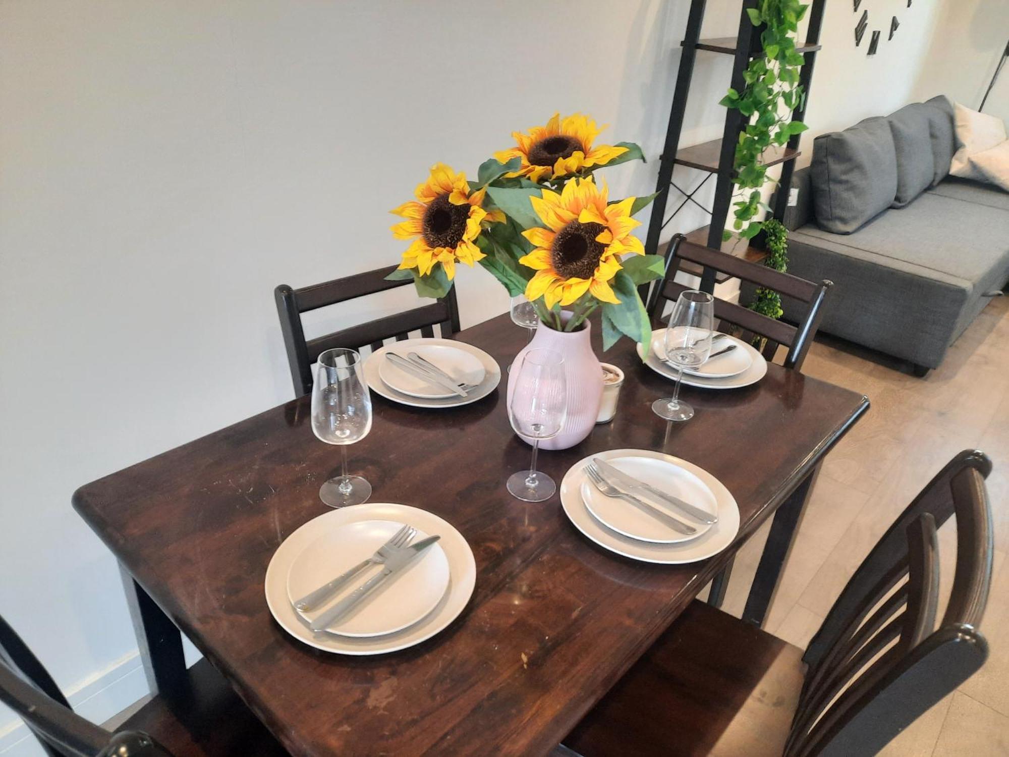 Acton Town Luxe - Spacious Modern Near Westfield & Nature, Pets Welcome! * London
