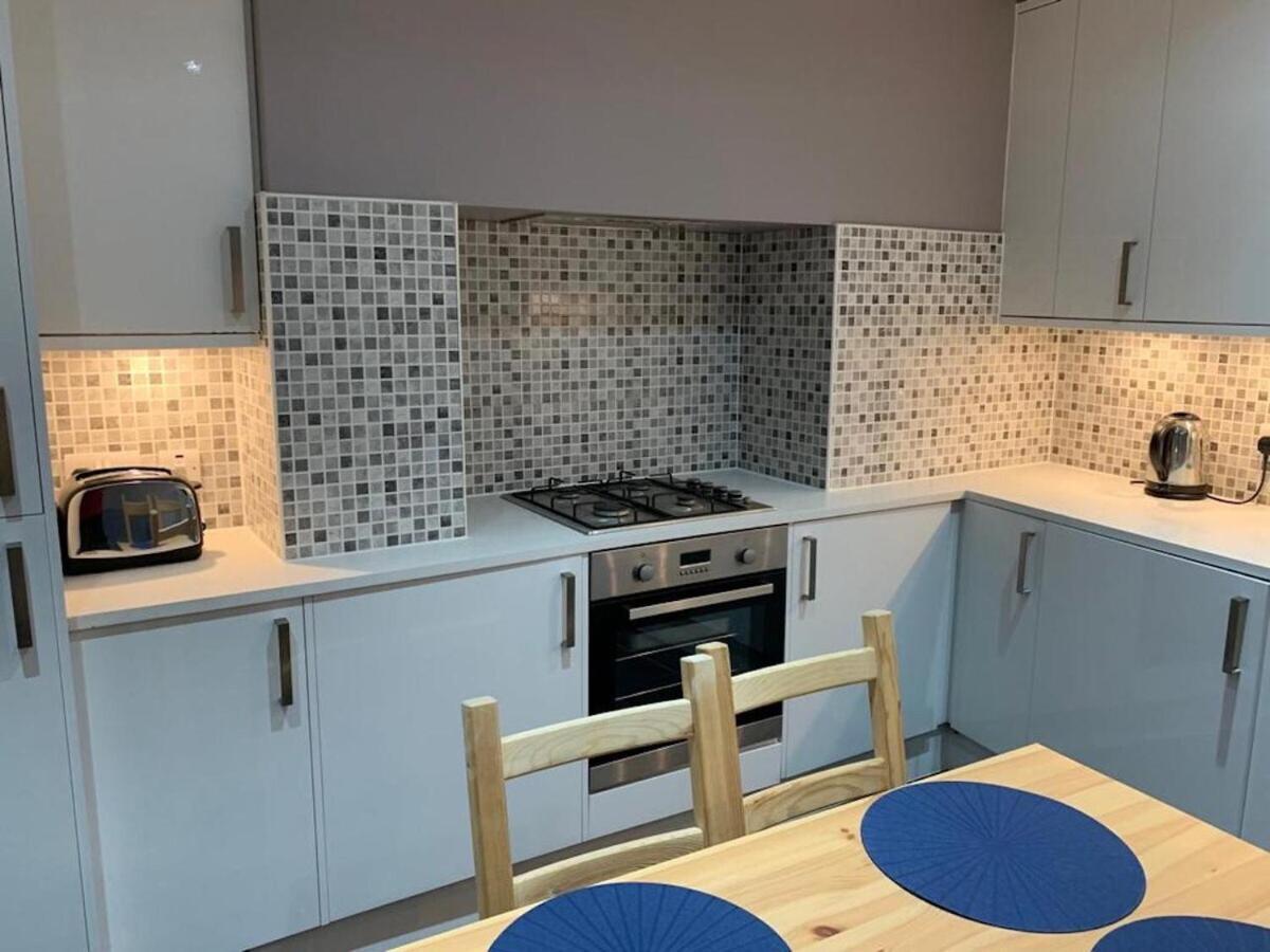 Wood Budget - Next To Mall & Metro Station - 10 Min To Center Casa de férias *