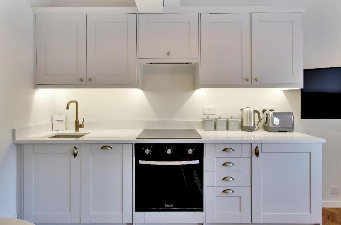 Chic 2-bed Apartment, Free Wi-fi And Parking