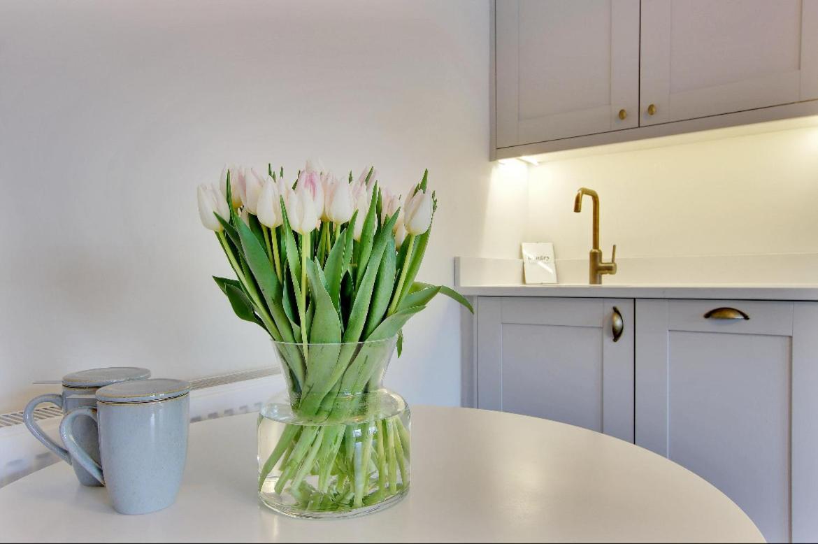 Chic 2-bed Apartment, Free Wi-fi And Parking
