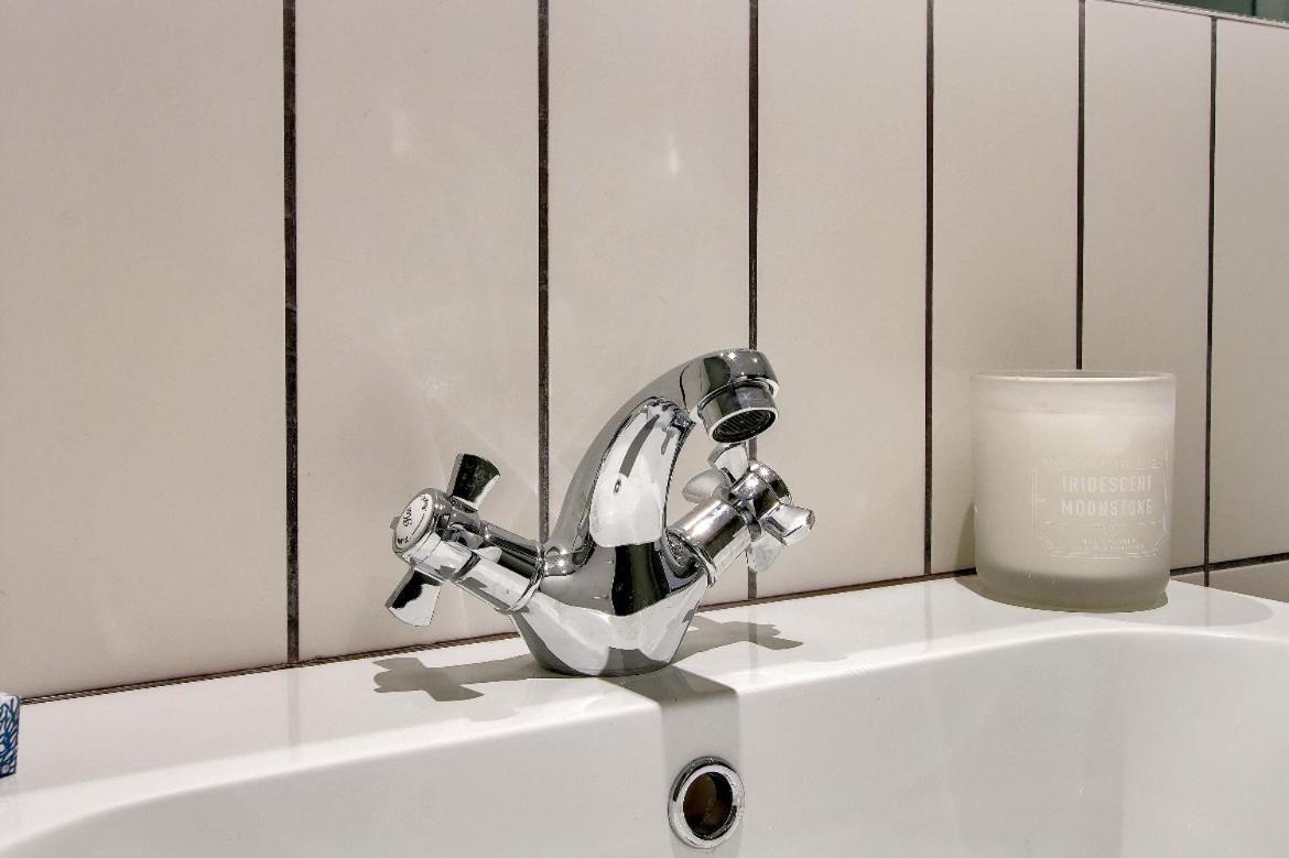 Chic 2-bed Apartment, Free Wi-fi And Parking * Londres