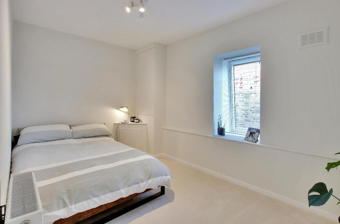 Chic 2-bed Apartment, Free Wi-fi And Parking *
