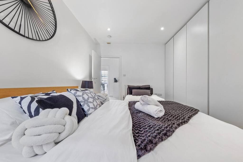 3 Bedroom Flat In Haymarket Sleeps 14 Hy1 Apartamento *