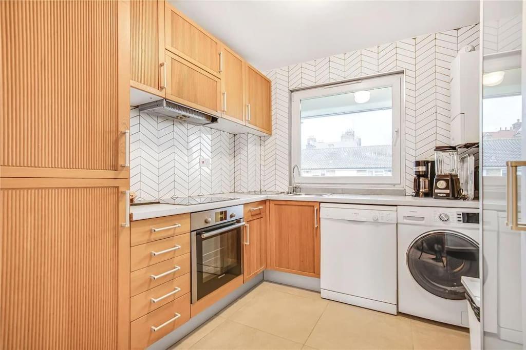 2 Bed Bright Flat In Fulham Apartment London