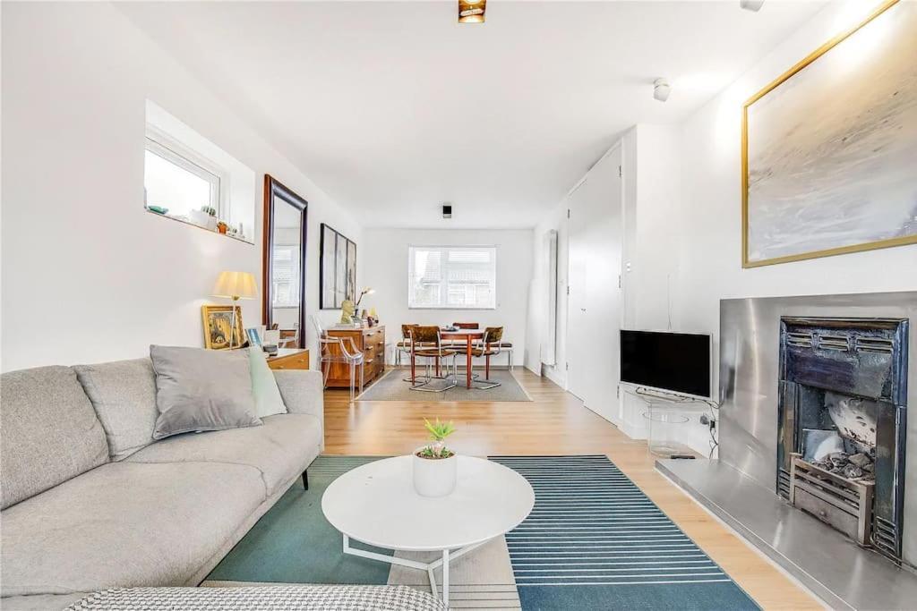 Apartment 2 Bed Bright Flat In Fulham *