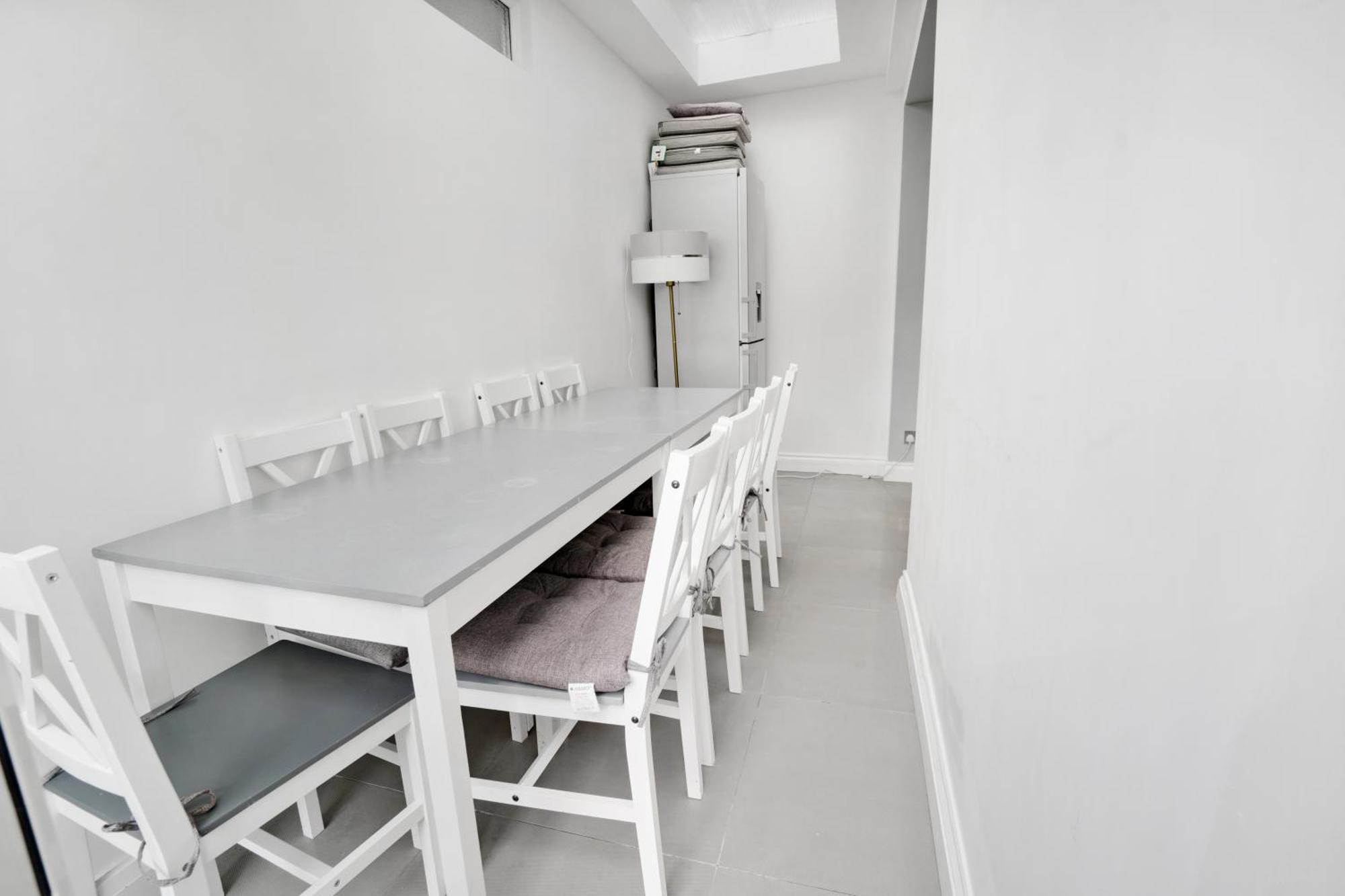 7 Bedroom House With Garden * Londres