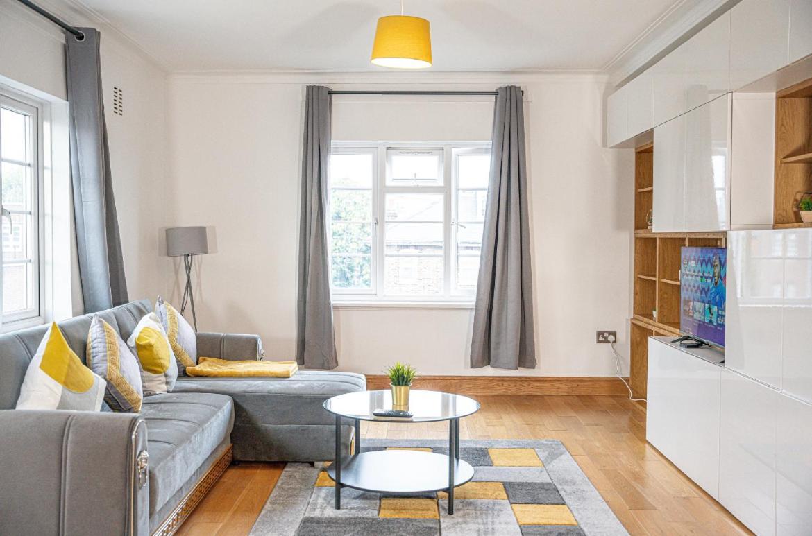 Away From - Spacious 3 Bed Appartement