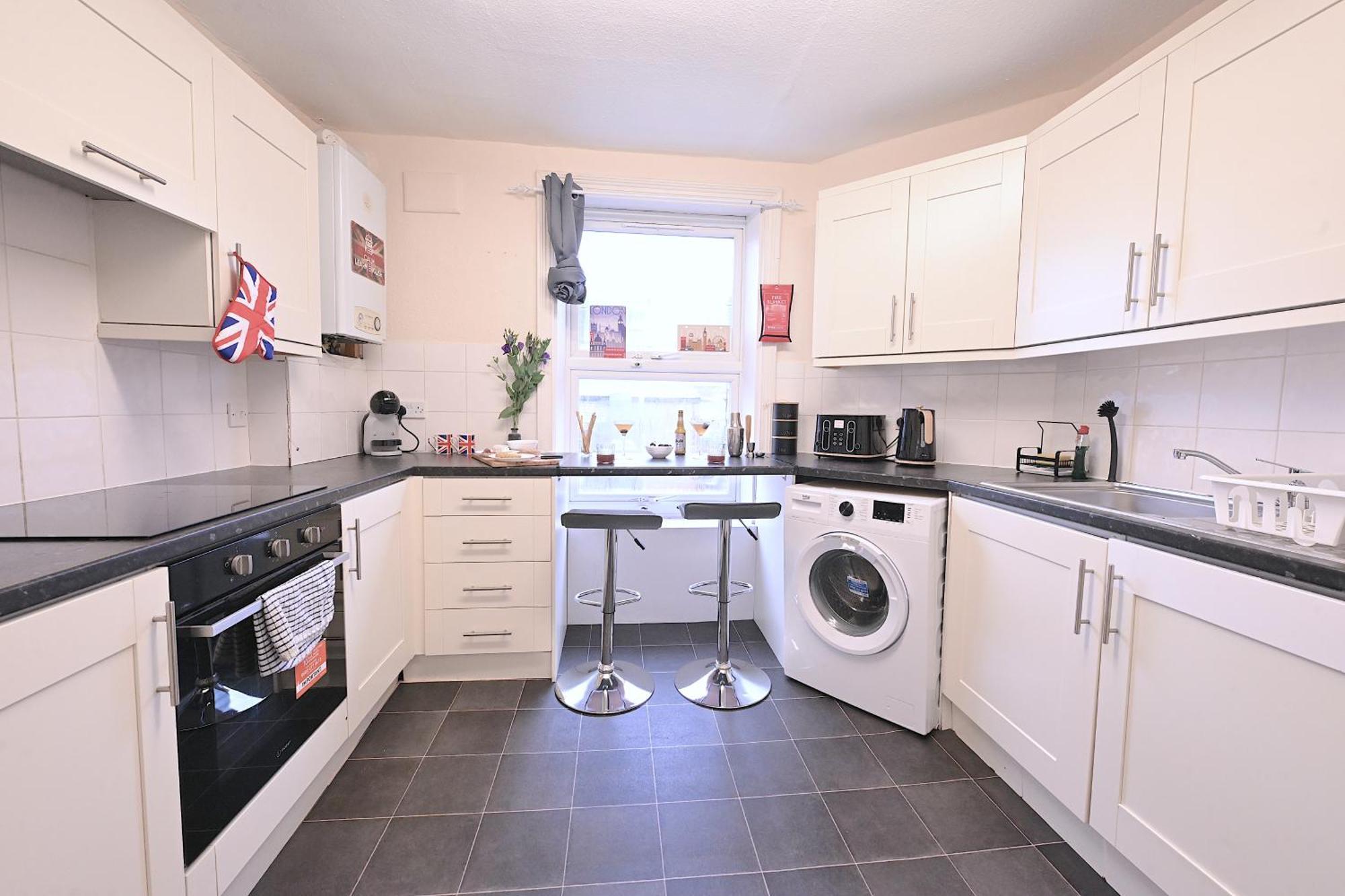 Stunning 3 Bedroom Serviced Flat In North * Londen