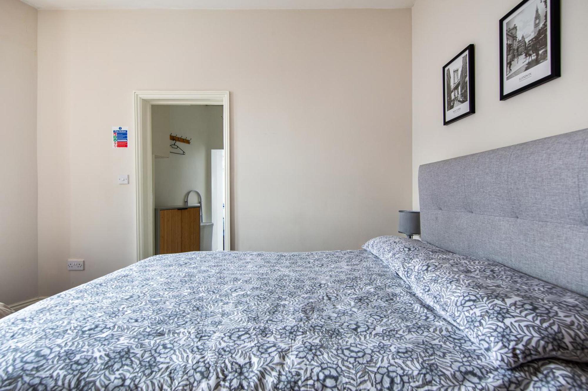 Apartment Cosy 1 Bed With Free Parking Close To Underground Station Zone 2 For Quick Access To Up To 5 Guests London