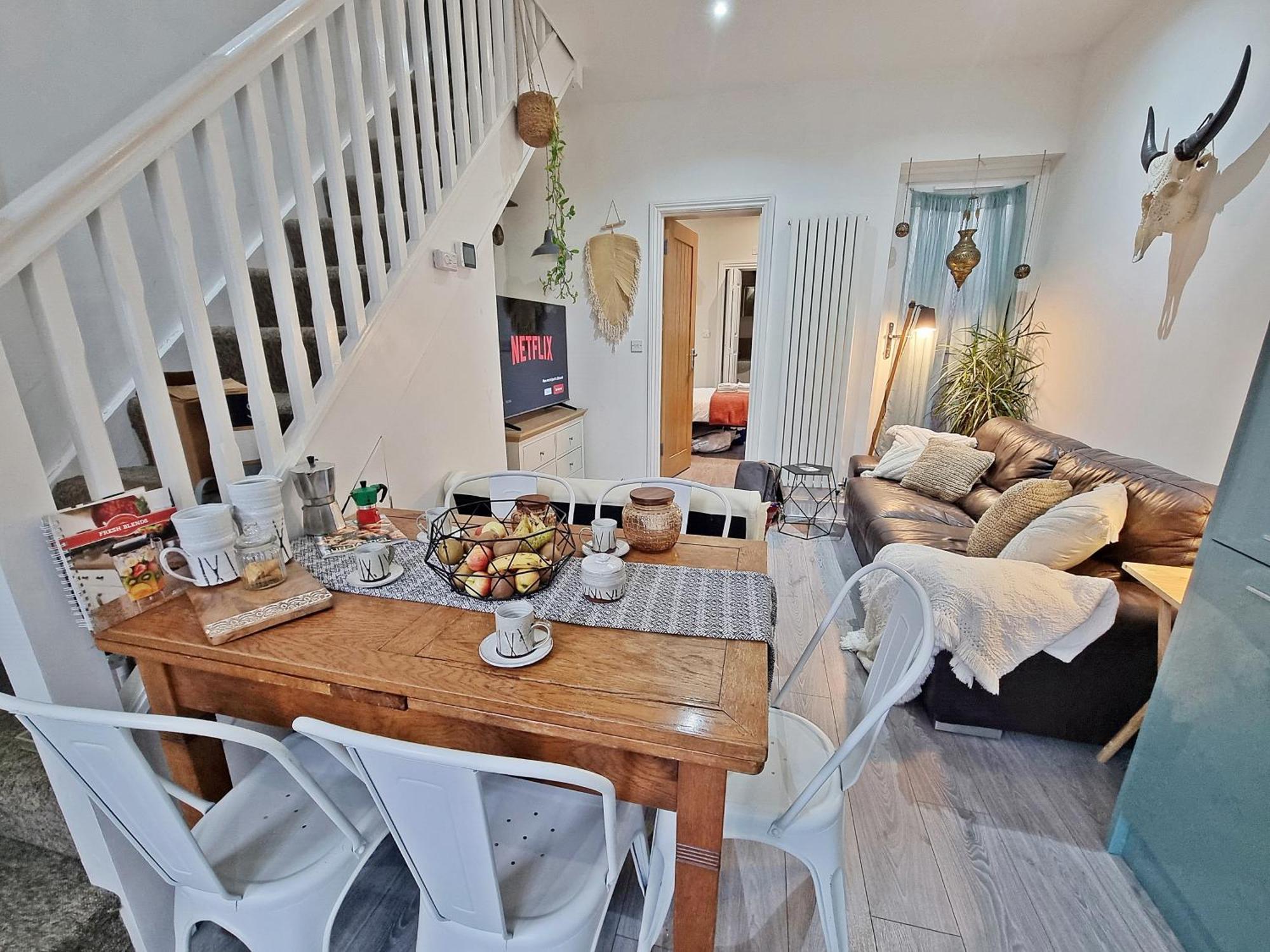 4bed/3bath 8min To Bridge * London