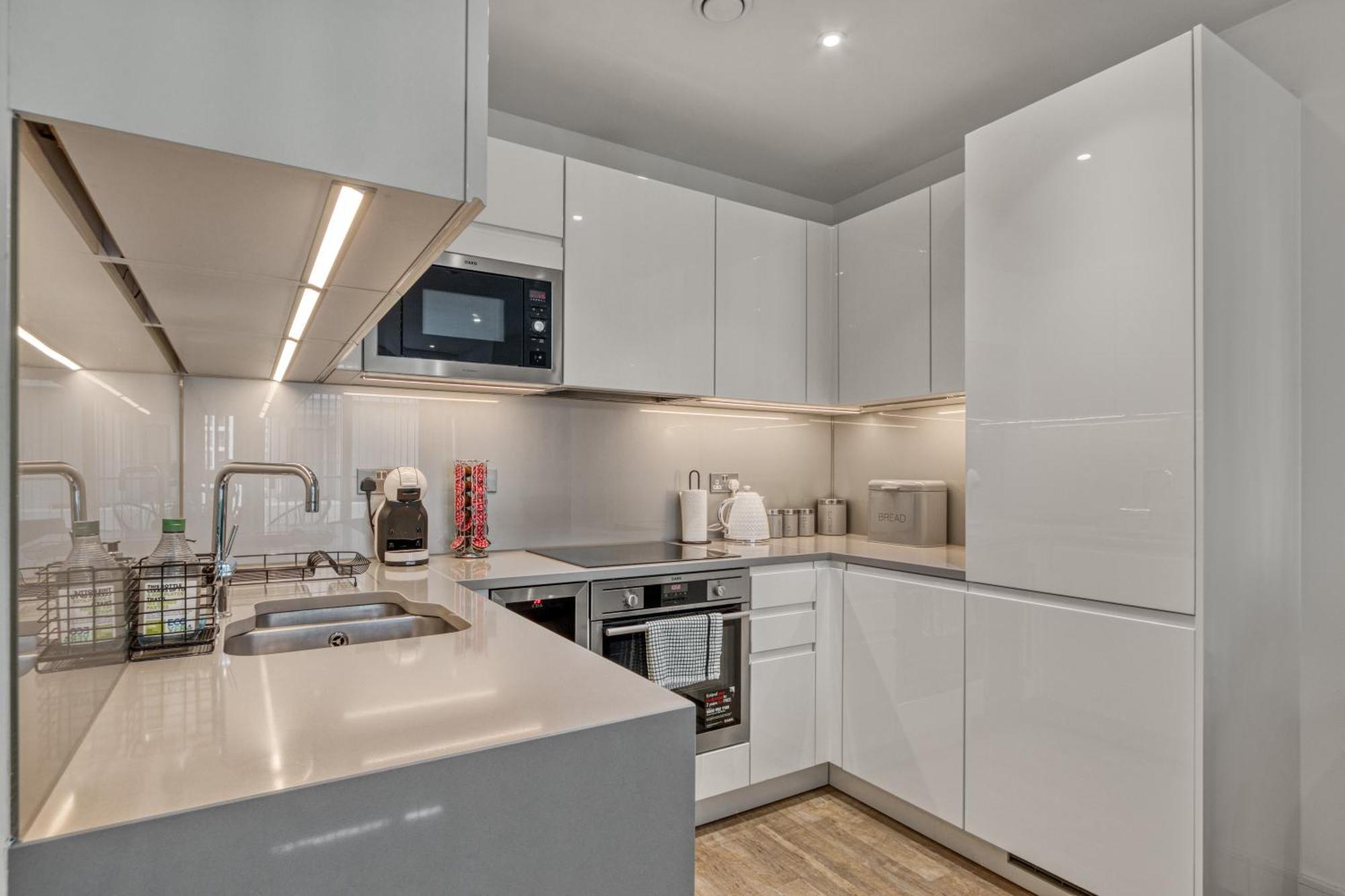 Stylish And Spacious- One Bed In Nine Elms