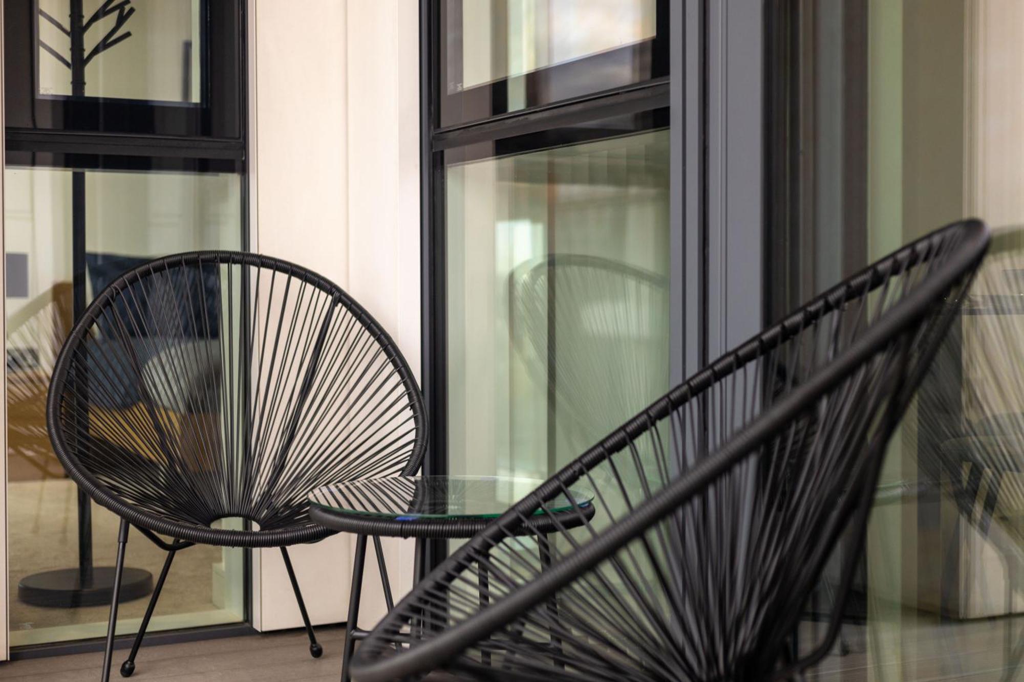 Stylish And Spacious- One Bed In Nine Elms *
