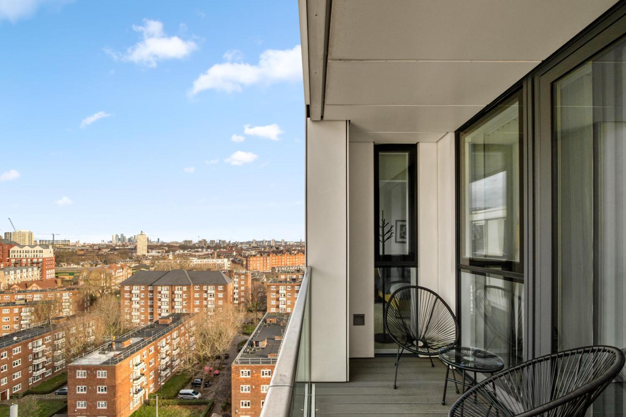 Stylish And Spacious- One Bed In Nine Elms Apartment