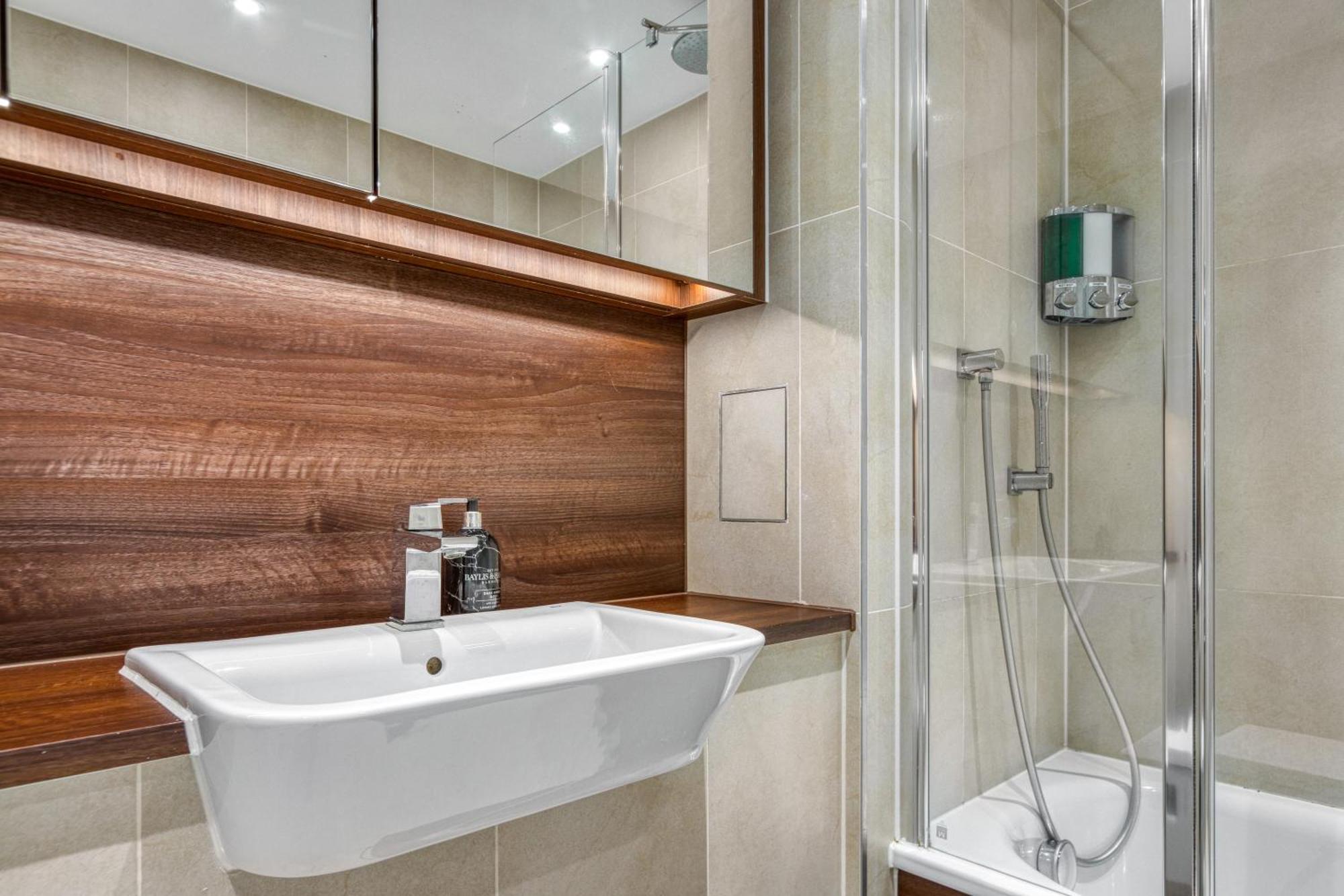 Apartment Stylish And Spacious- One Bed In Nine Elms London