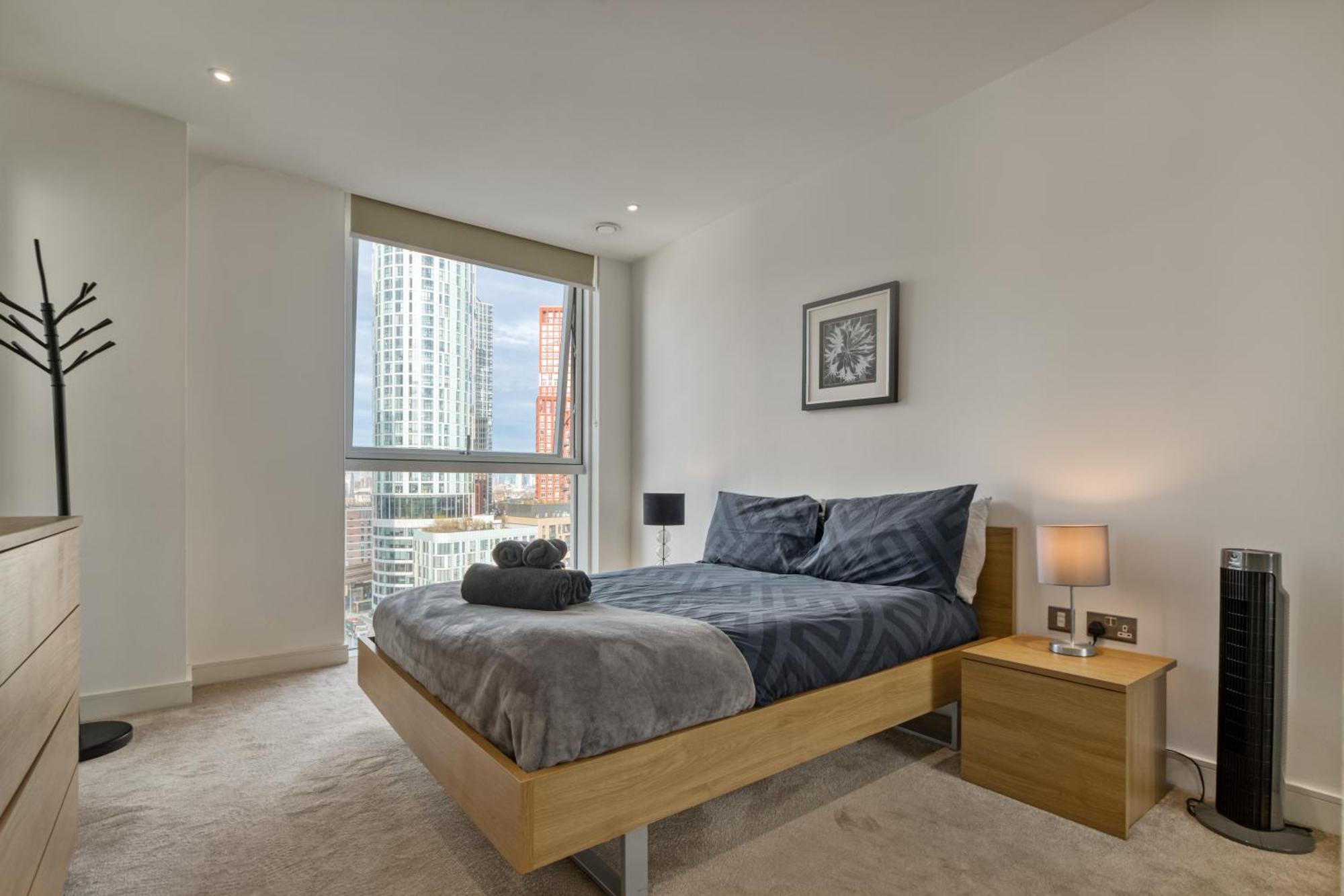 Stylish And Spacious- One Bed In Nine Elms * London