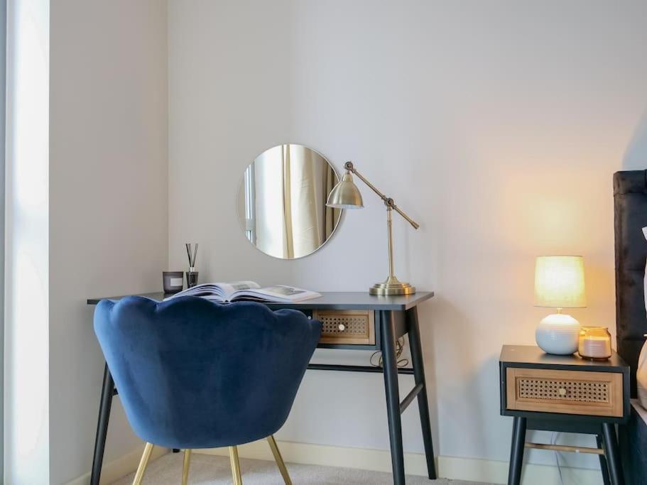 Stylish Urban Sanctuary With Parking Londres