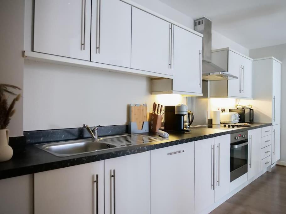 Apartamento Stylish Urban Sanctuary With Parking *