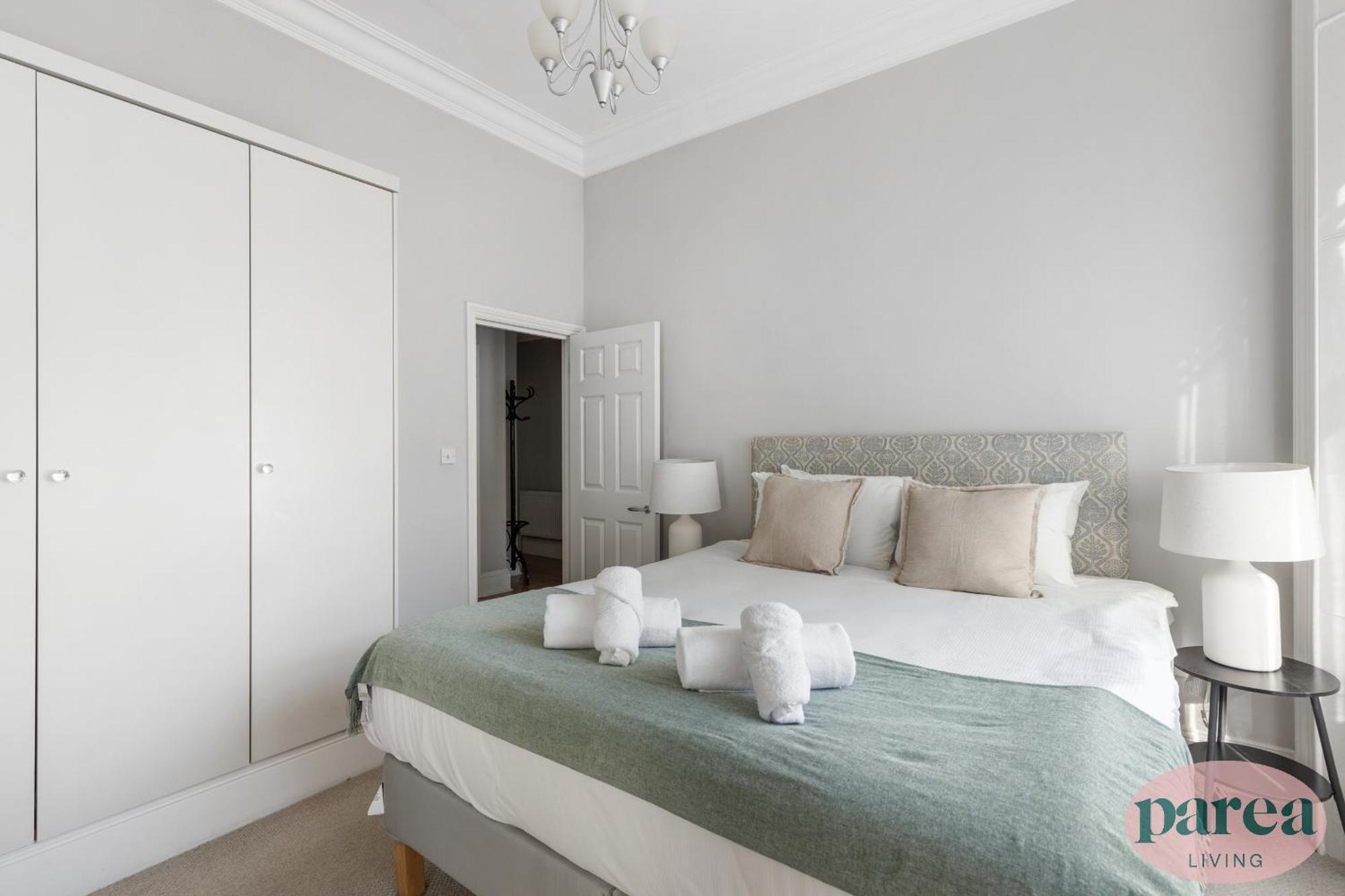 Parea Living - Notting Hill, Stylish 1-bedroom Flat, Private Gardens, Remote Working * Londres