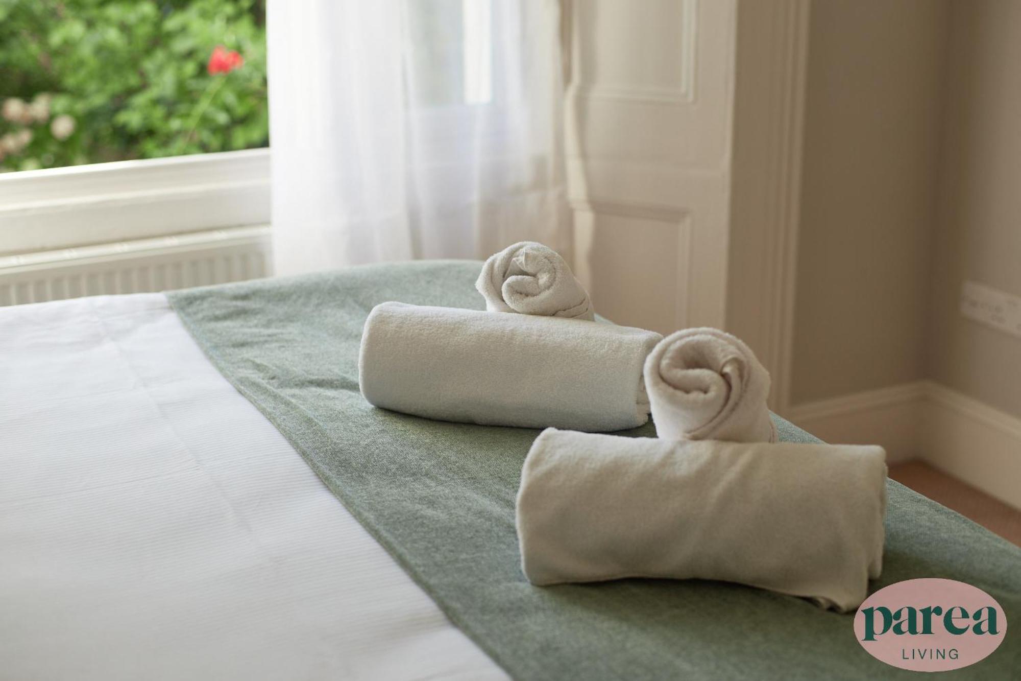 Parea Living - Notting Hill, Stylish 1-bedroom Flat, Private Gardens, Remote Working * Londres