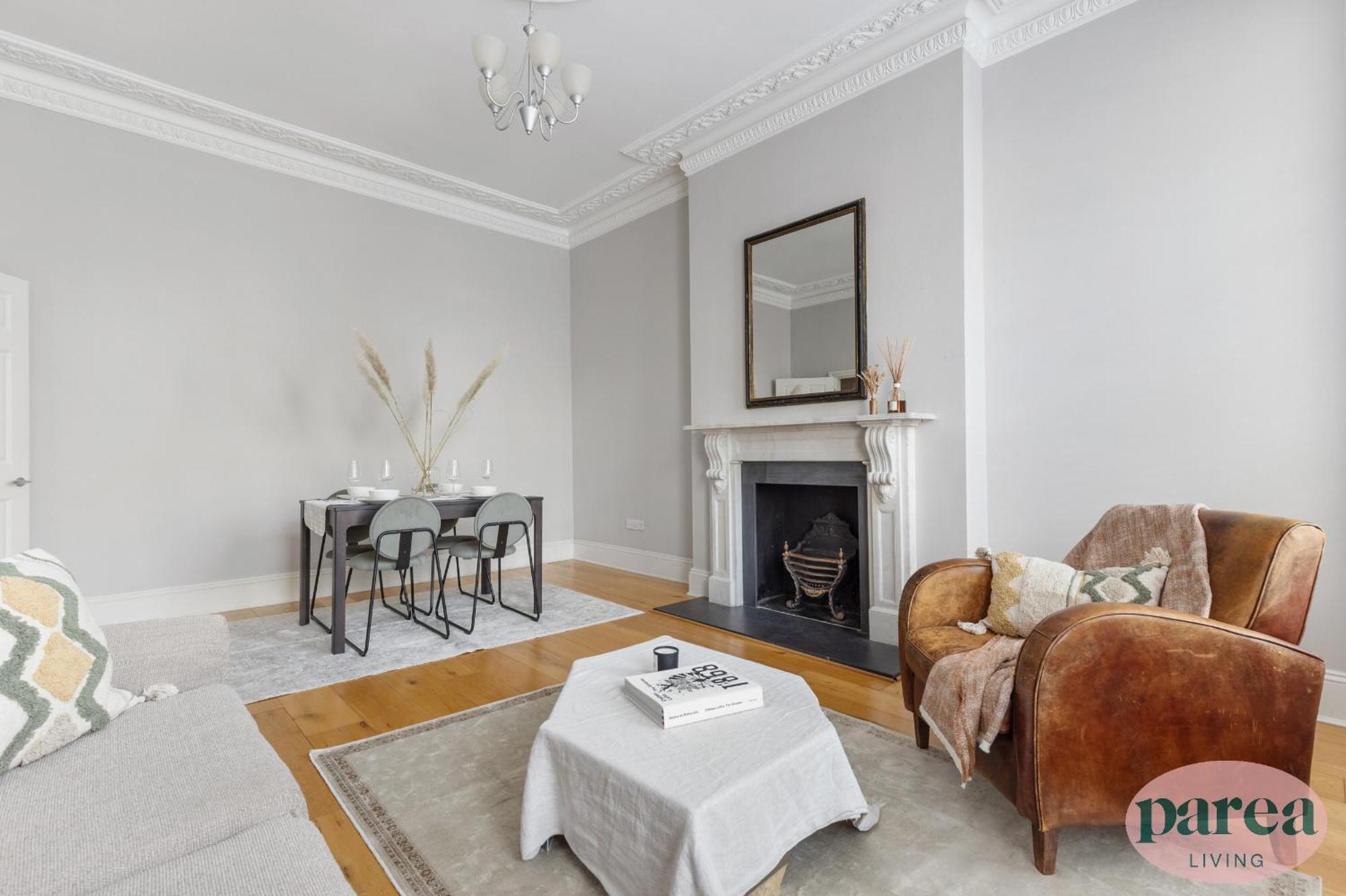 Parea Living - Notting Hill, Stylish 1-bedroom Flat, Private Gardens, Remote Working *