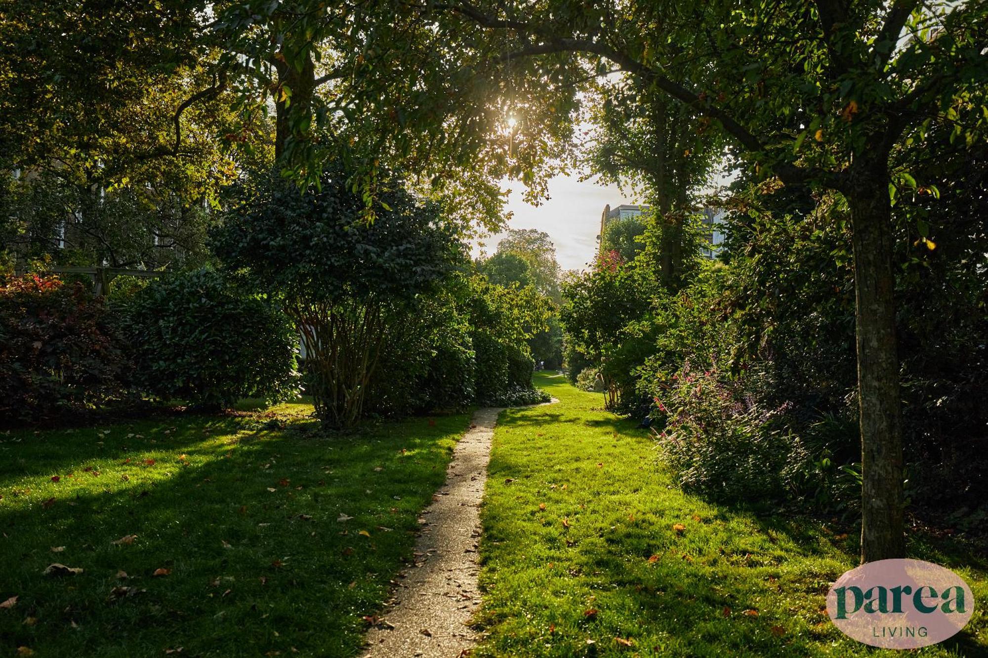 Parea Living - Notting Hill, Stylish 1-bedroom Flat, Private Gardens, Remote Working Appartement