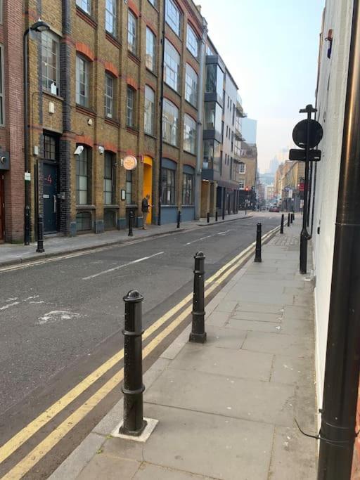 1 Bed Flat With View Of Vibrant Hoxton Square Londres
