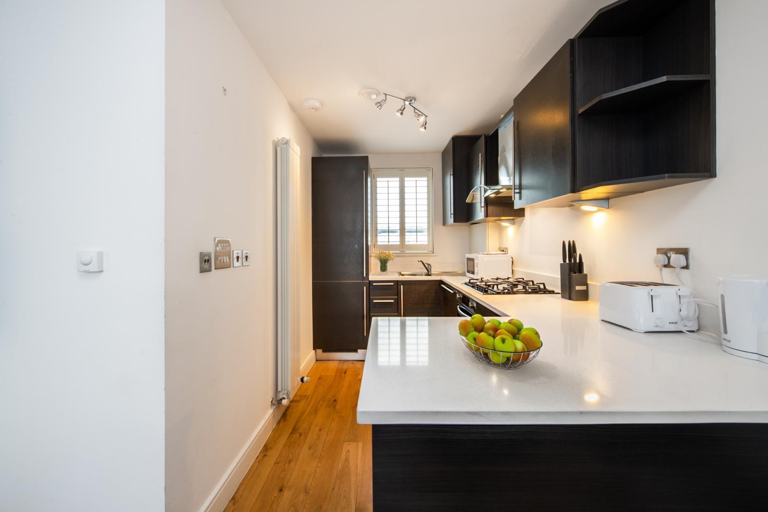 2 Bed Flat In Clapham Common *