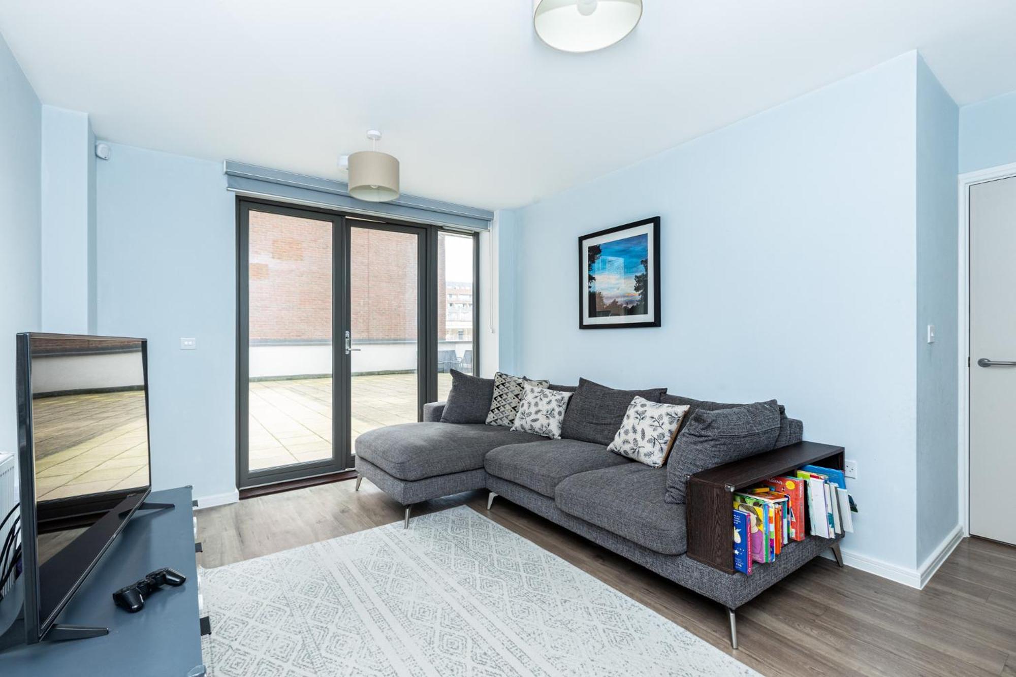 Appartement Modern 2br Wpatio & Free Parking, Canning Town Londres